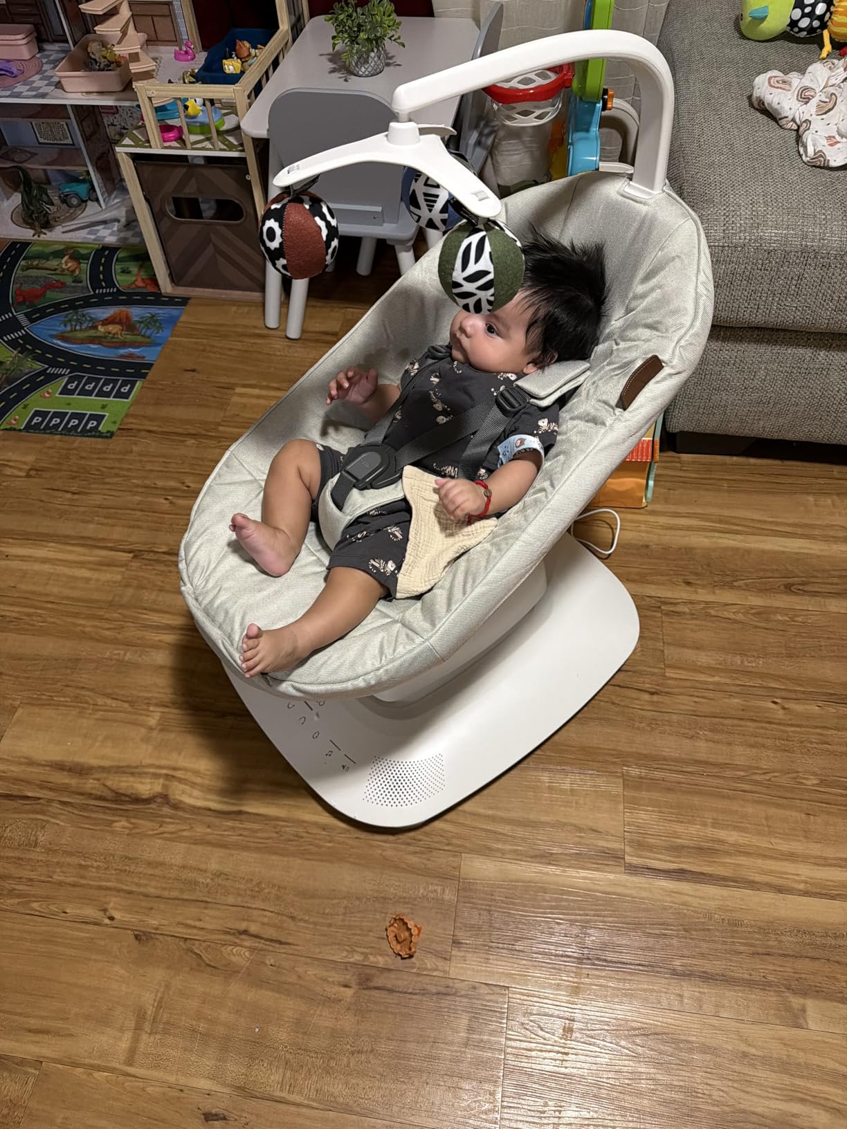 UPPAbaby Mamaroo Smart Swing - Customizable Soothing Modes with MotionSync Technology - Infant Recline + Bluetooth Enabled - Included Newborn Insert - Charlie (Sand Melange) customer photo 1