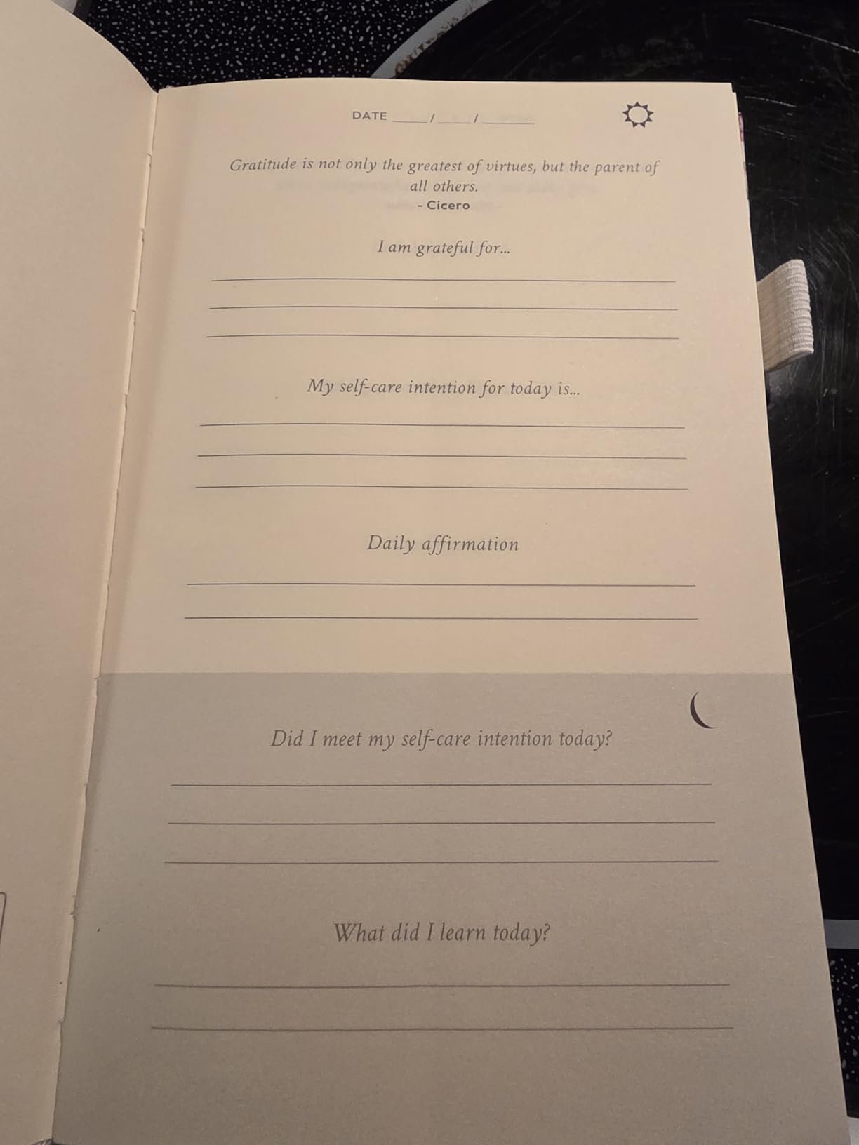 Gratitude Journal for Women - Undated Daily Mindfulness and Manifestation Journal with Prompts for Cultivate Affirmations, Positivity, Self-Care and Happiness - Wildflowers customer photo 2