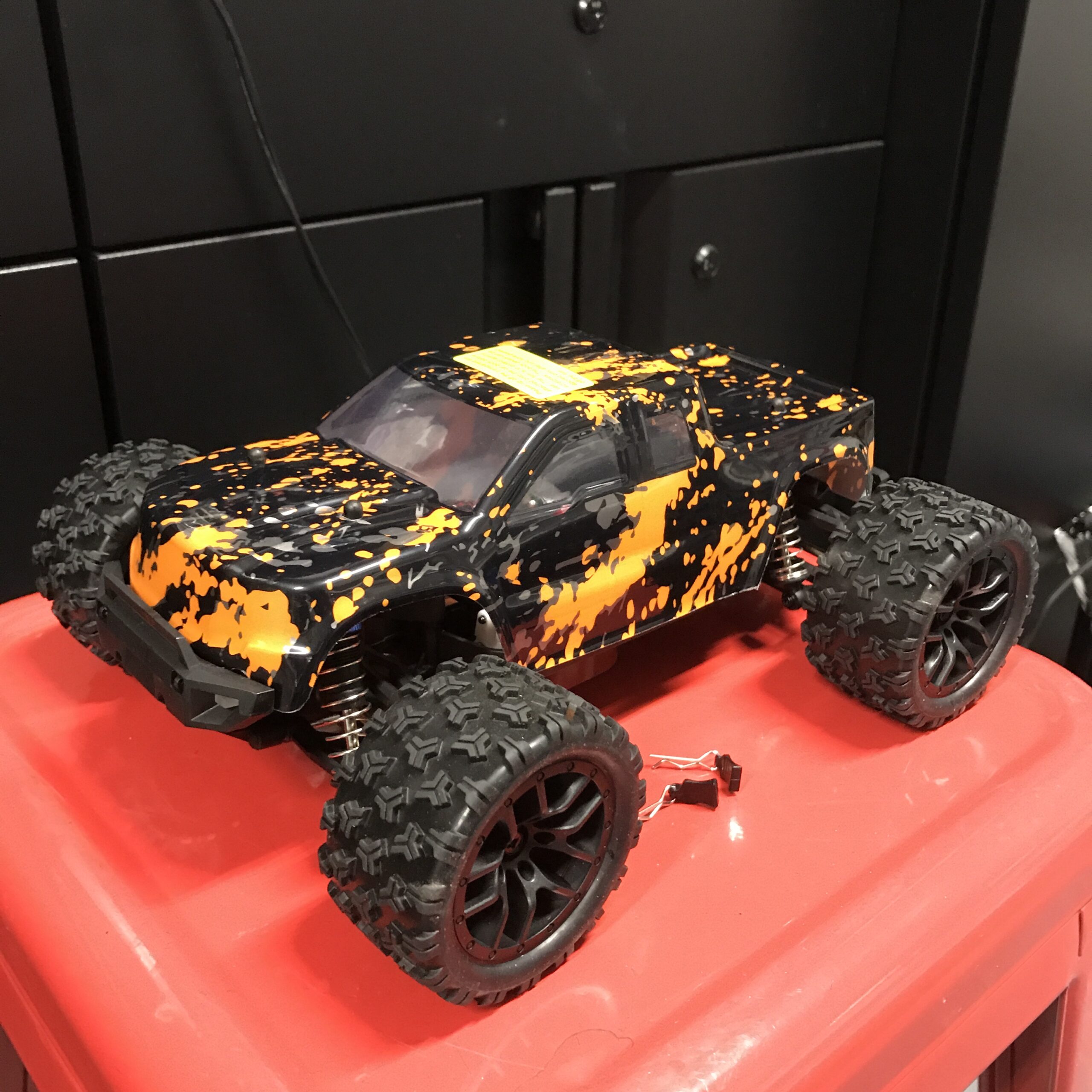 HAIBOXING 1:18 Scale RC Monster Truck 18859E, 2.4GHz Remote Control Fast RC Car 36km/h 4WD Off-Road Water-Resistant Electric Powered Vehicle with Dual Batteries, Ideal for Kids and Adults customer photo 1
