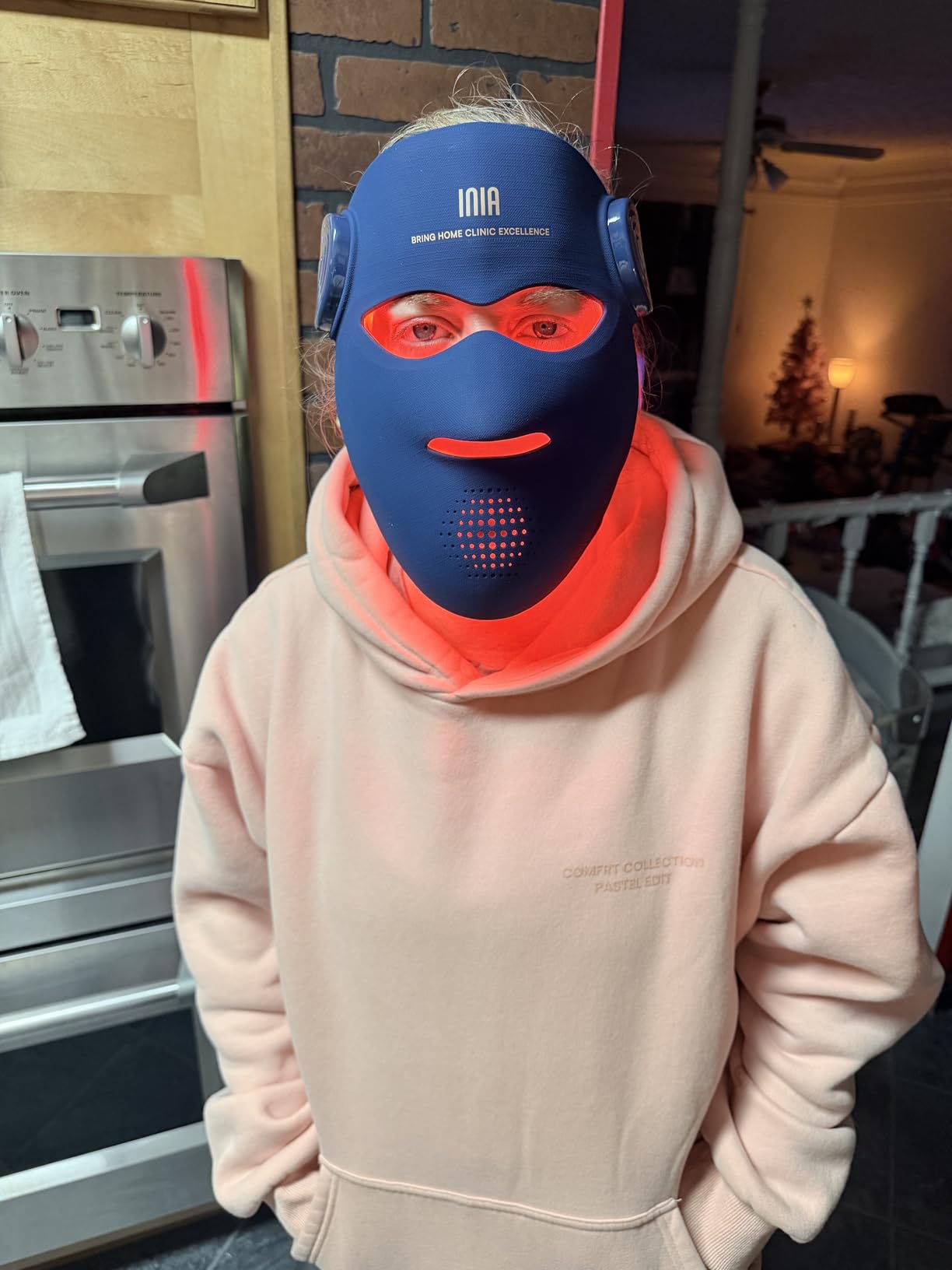 INIA Glow 4D Wireless Red Light Therapy Mask for face - Dual NIR, 320 LEDs, 4 Modes, Under-Eye Cooling, Cordless & Rechargeable LED Face Mask for Home & Travel customer photo 2