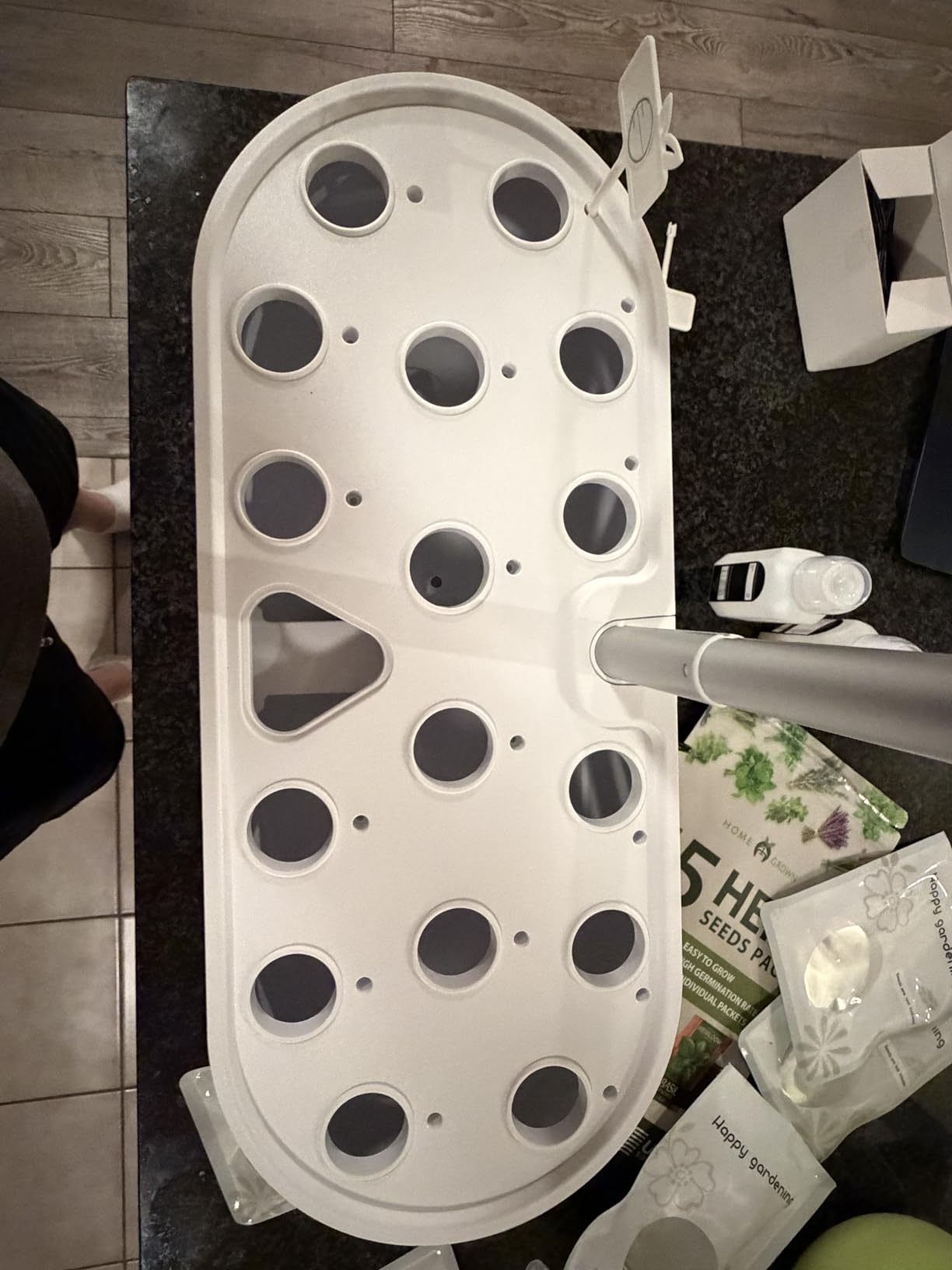 Hydroponics Growing System Kit, 16 Pods, Vertical 8L Indoor Gardening System for Herb Vegetable Fruit, with LED Grow Light, Smart Water Circulation, 3 Light Modes & 2 Timer, Black customer photo 1