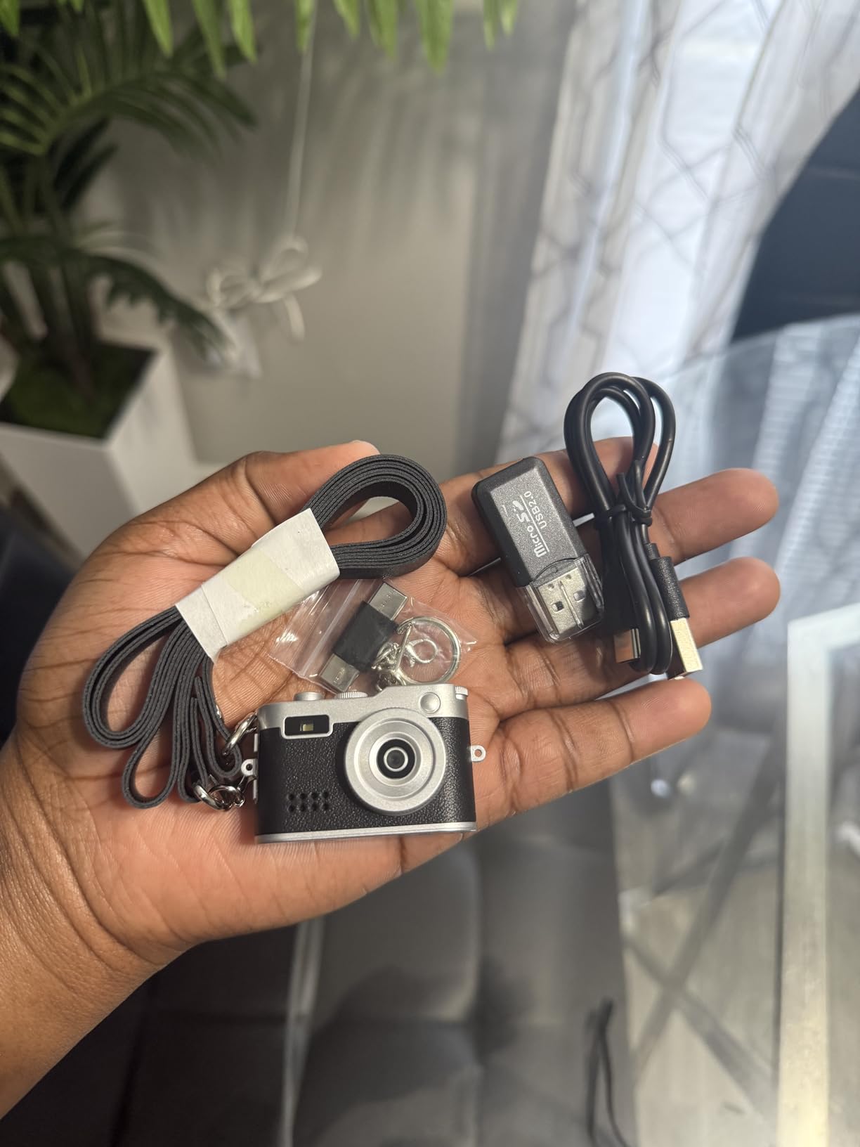 Mini Keychain Camera, 1080P & 2MP Retro Aesthetic, 32GB Memory, Pocket-Sized Vintage Camera, Bag Charm, Birthday Gift customer photo 1