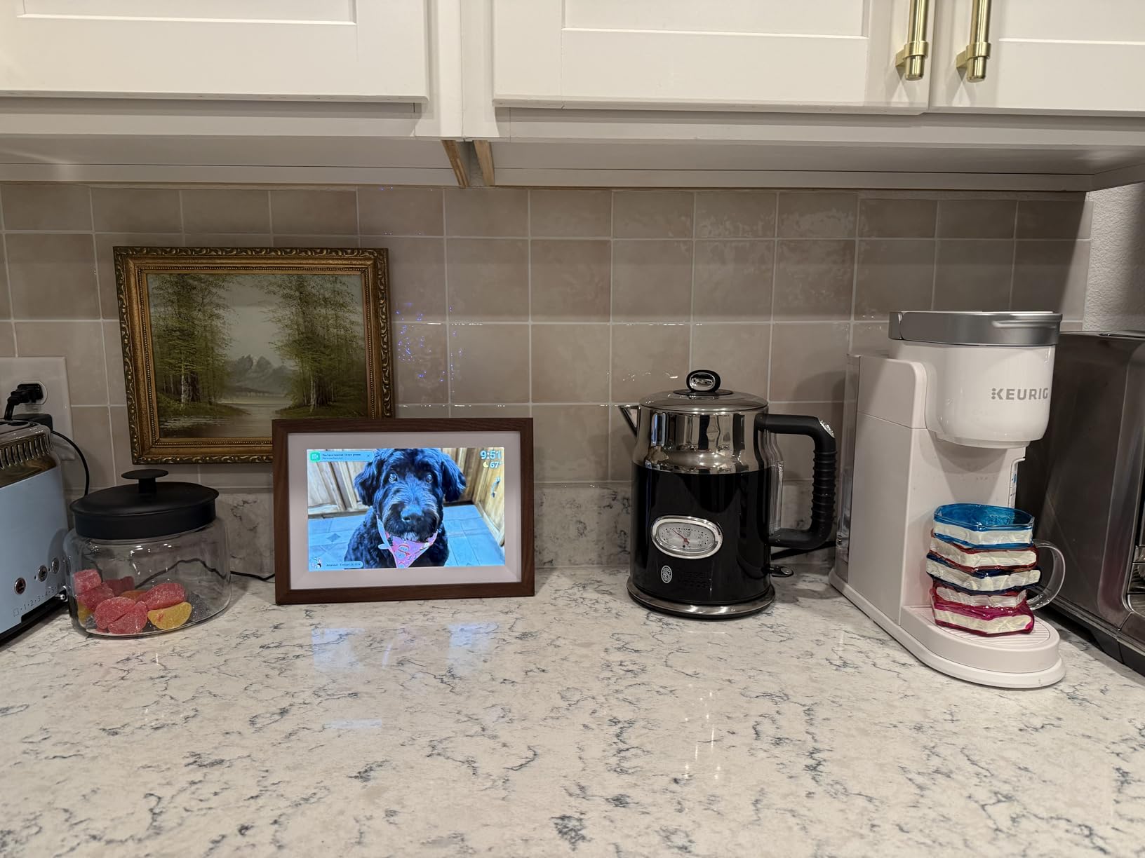 Frameo 10.1 inch Smart Digital Picture Frame with Walnut Moulding, 16:9 1280p HD IPS Touchscreen Display, 32GB Storage, MicroSD Slot, Plug-in Power, Easy Wireless Photo & Video Sharing customer photo 1