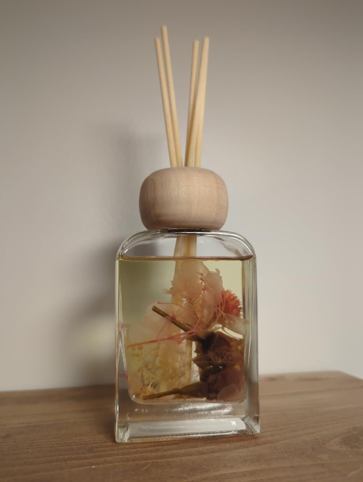 Reed Diffuser Set Gardenia Floral, 3.4 fl oz - Elegant Home Fragrance with Sticks - Long-Lasting Scented Oil Reed Diffuser for Bedroom, Bathroom Shelf Decor & Living Room(Gardenia Floral) customer photo 2