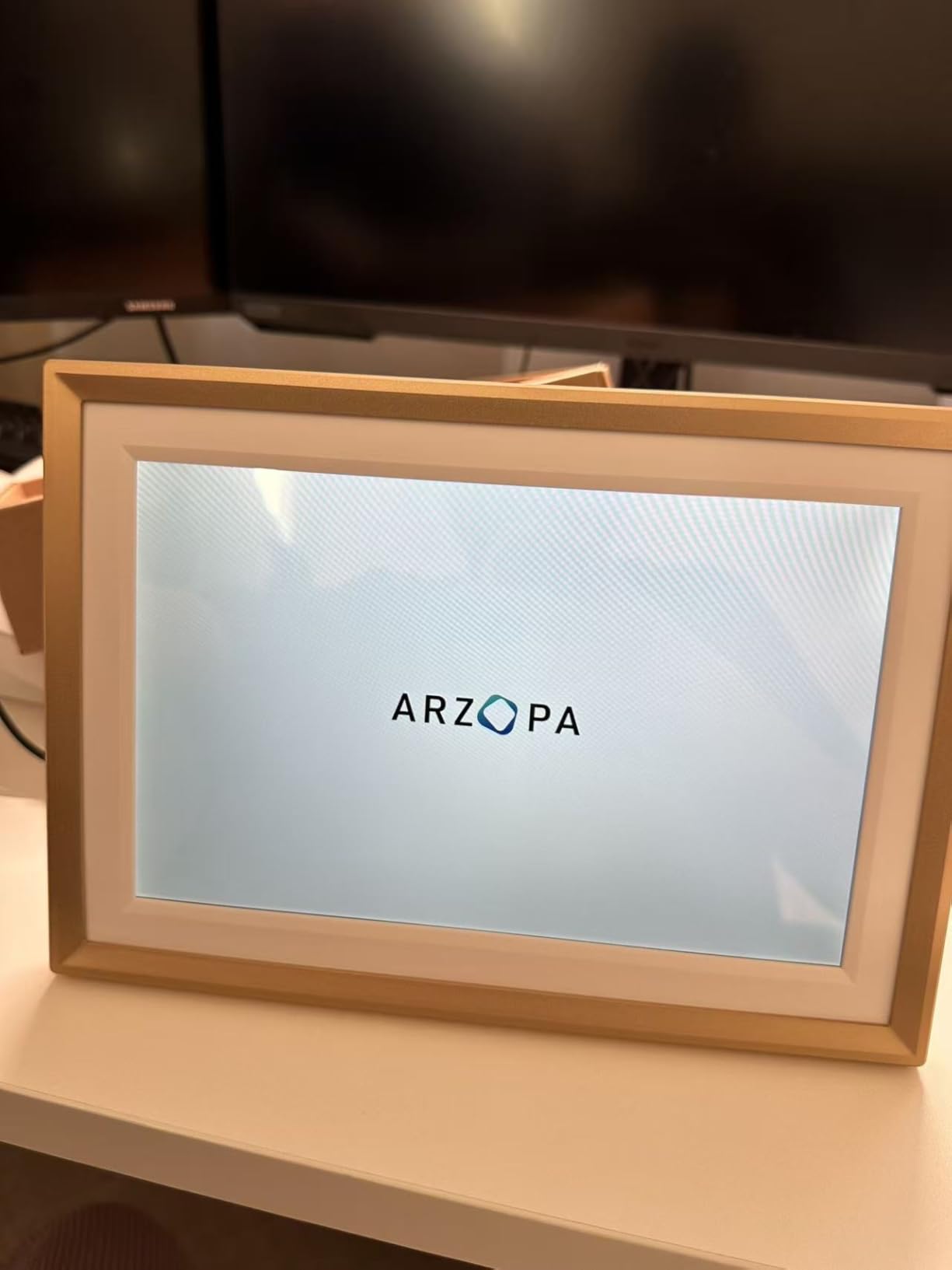 ARZOPA D10 10.1 inch Premium Metal Digital Picture Frame - HD IPS Anti-Glare Touchscreen, Instant Photo & Video Sharing from Your Phone via Free App, A Thoughtful Gift, Rose Gold customer photo 2