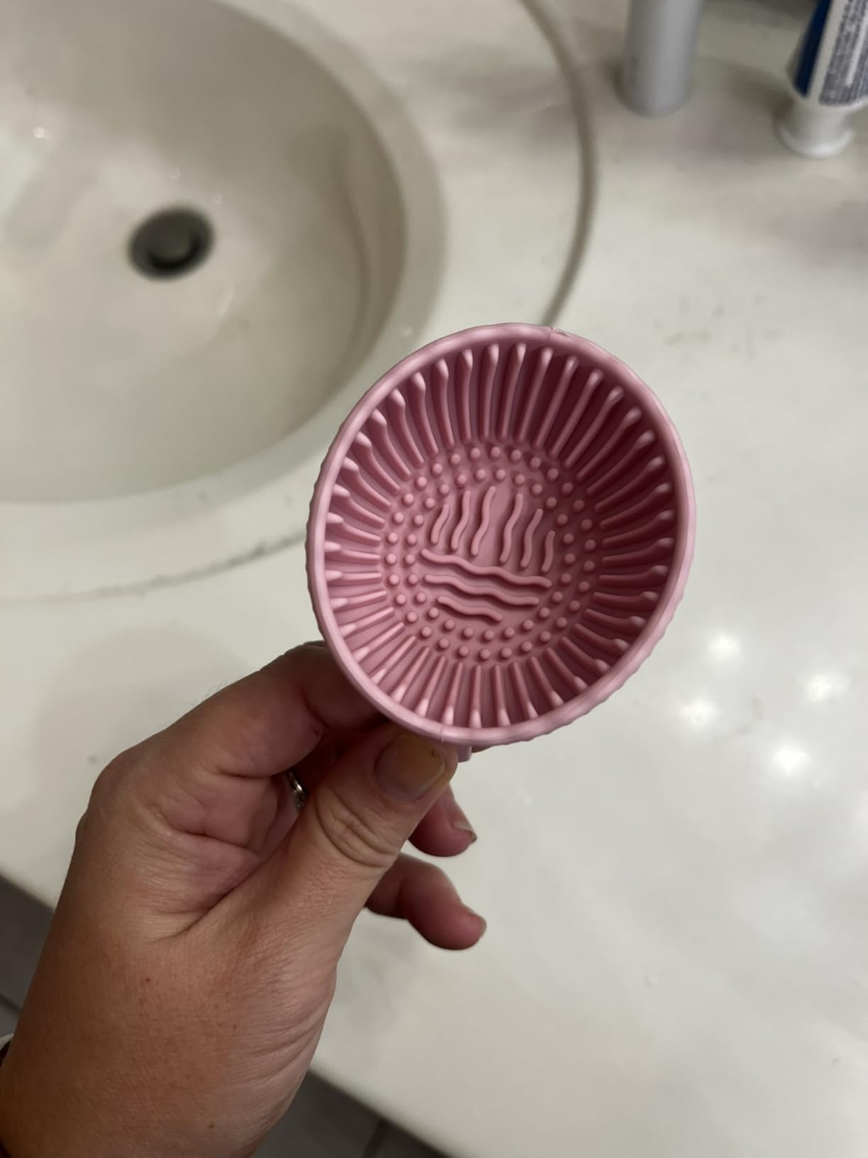 Makeup Brush Cleaner machine, 2 in 1 Makeup Brush Cleanser & Washer, 7000 RPM High-Speed Deep Cleaning, Portable Automatic Cosmetic Brush Cleaner for Foundation Brush Sponge, Purple customer photo 2