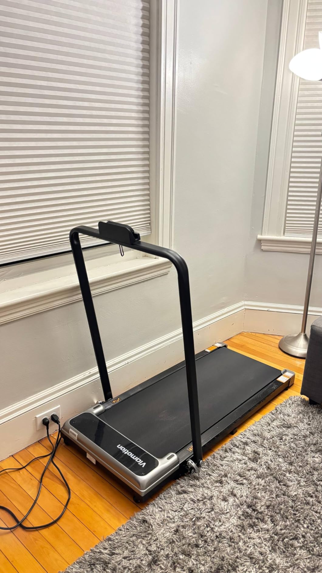 Walking Pad Treadmill with Handle Bar and Adjustable Incline, Compact Portable Treadmills for Home Office, 2.5HP Quiet Anti-Slip Under Desk Treadmills, 0.6-3.8 MPH Remote Speed Control, 300 LBS customer photo 1