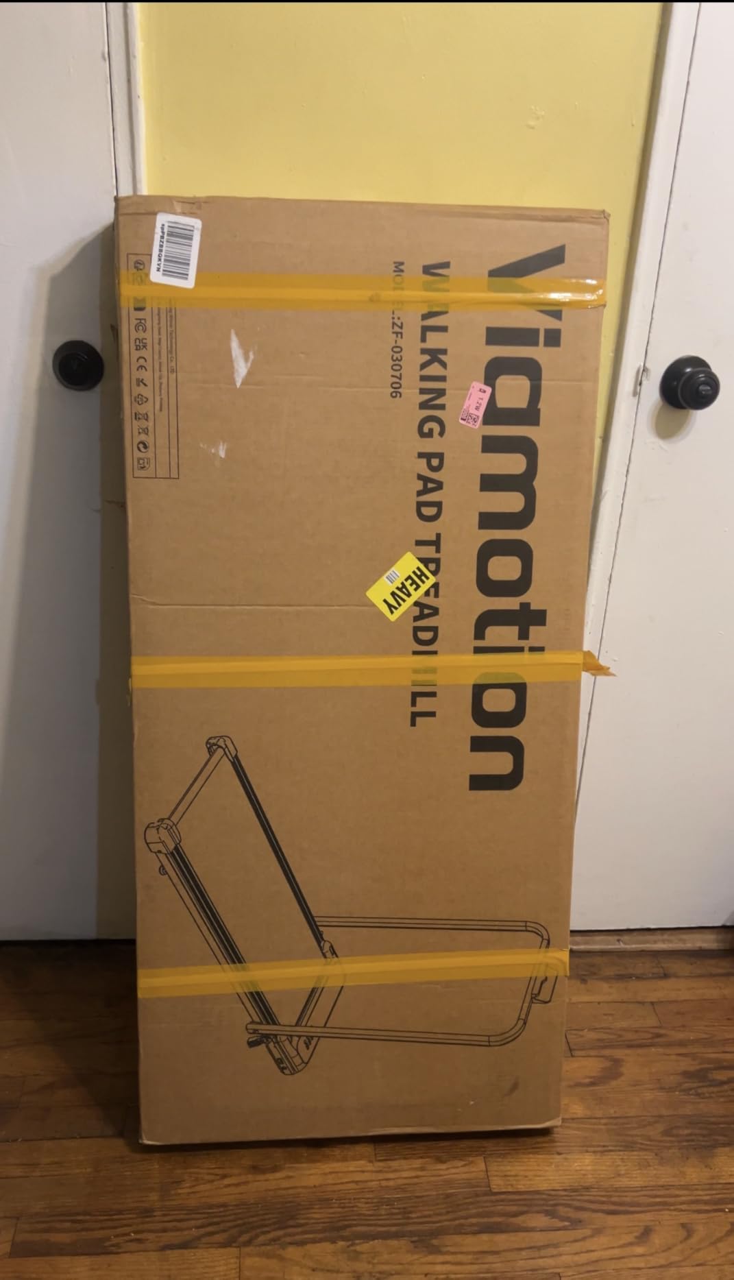 Walking Pad Treadmill with Handle Bar and Adjustable Incline, Compact Portable Treadmills for Home Office, 2.5HP Quiet Anti-Slip Under Desk Treadmills, 0.6-3.8 MPH Remote Speed Control, 300 LBS customer photo 2