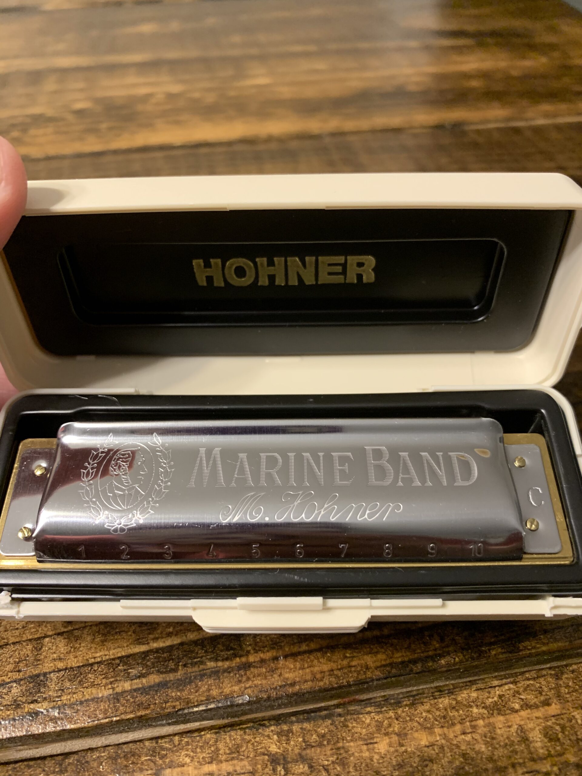 Hohner 1896BX Marine Band Tuned to Key of C Harmonica with 0.9mm Brass Reedplates, Single Laquered Pearwood Comb, and Arched Stainless Steel Covers customer photo 1