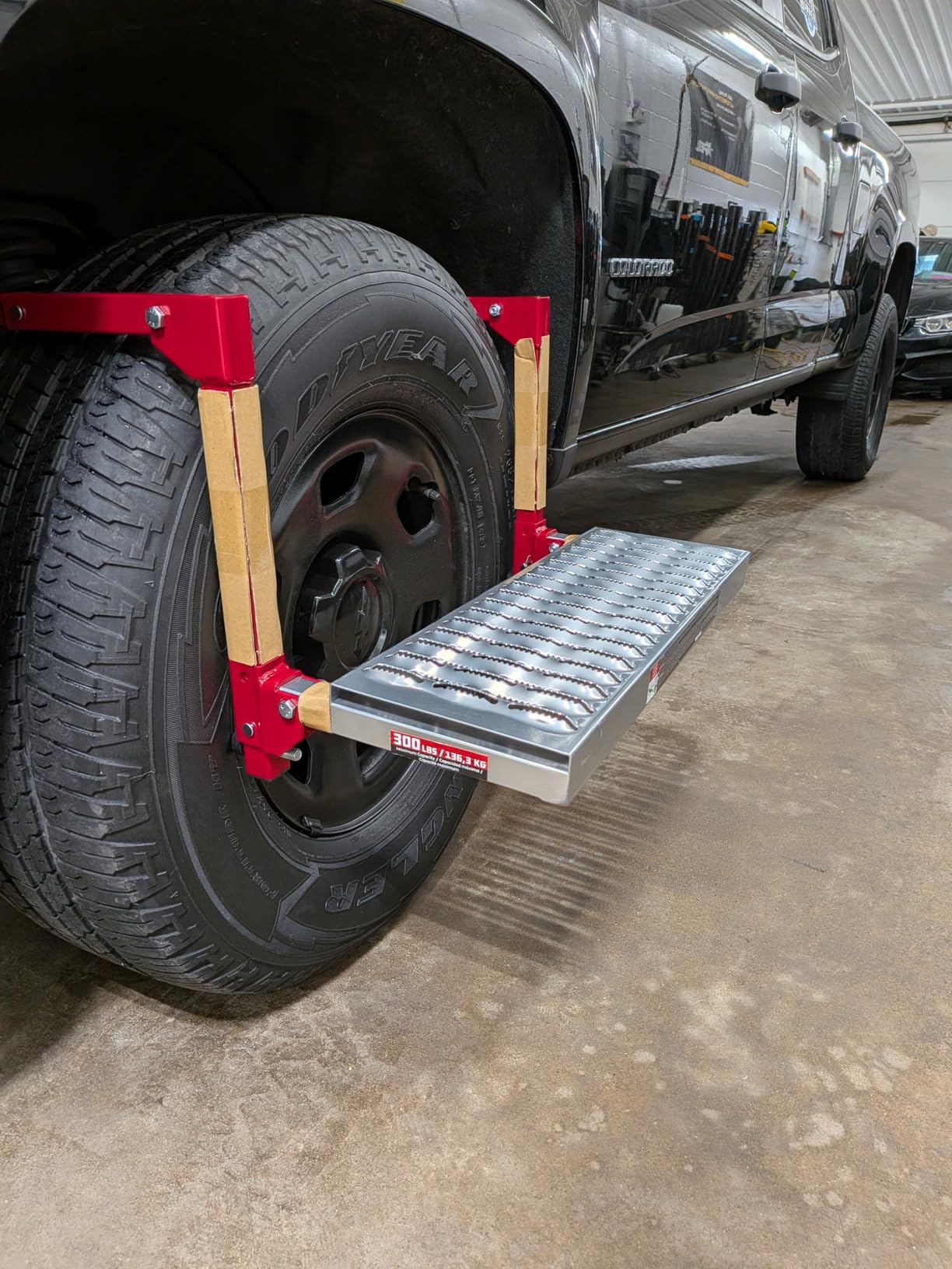 Powerbuilt Tire Step for Truck, SUV, Semi, Heavy Duty 300 lb. Capacity, Non-Slip 'Cheese Grater' Steel Surface, Adjusts to Fit Any Diameter Tire Up to 13 in. Wide, Folds Flat for Storage customer photo 1