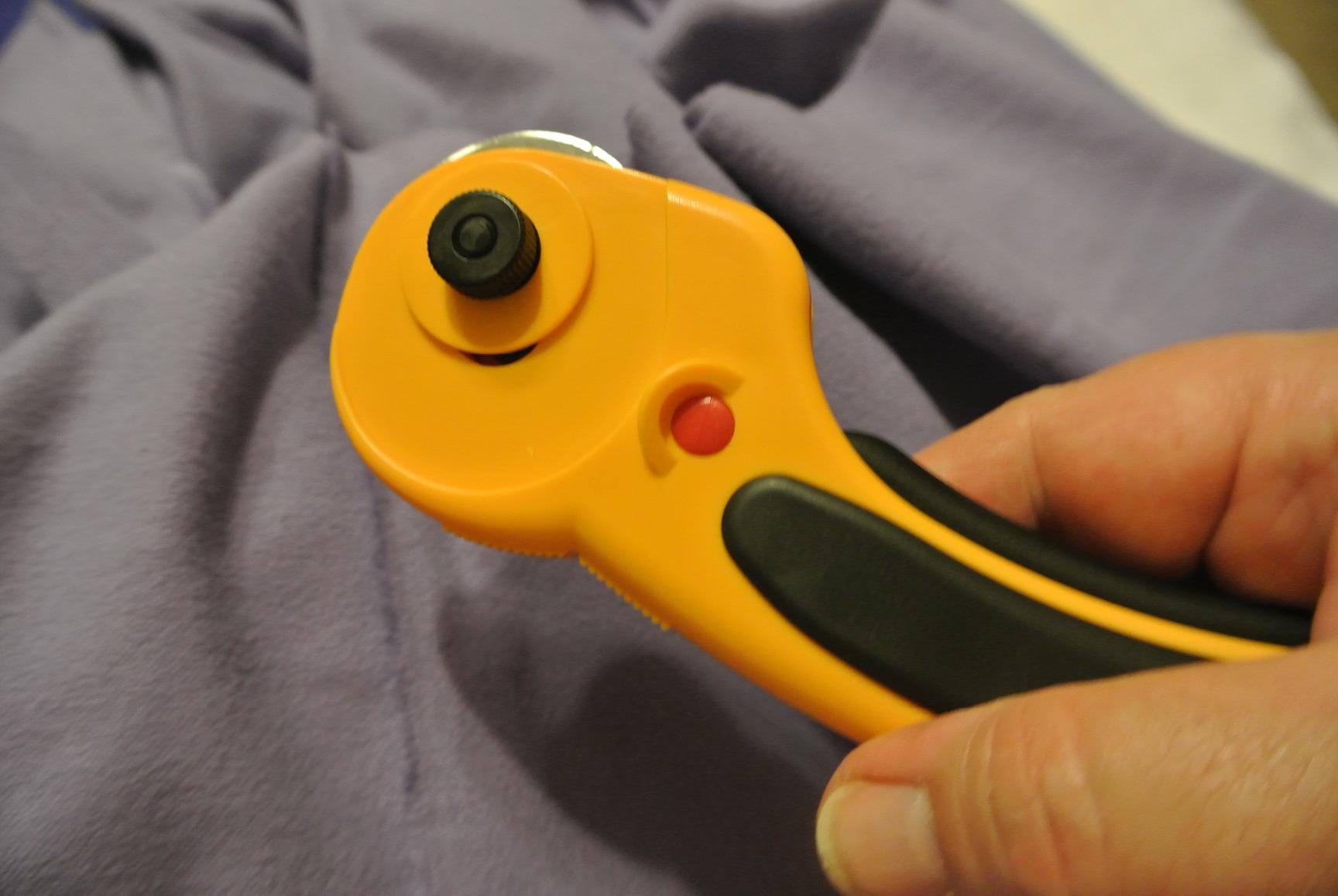 OLFA 45mm Ergonomic Rotary Cutter (RTY-2/DX) - Rotary Fabric Cutter w/Blade Cover & Squeeze Trigger for Quilting, Sewing, Crafts customer photo 1