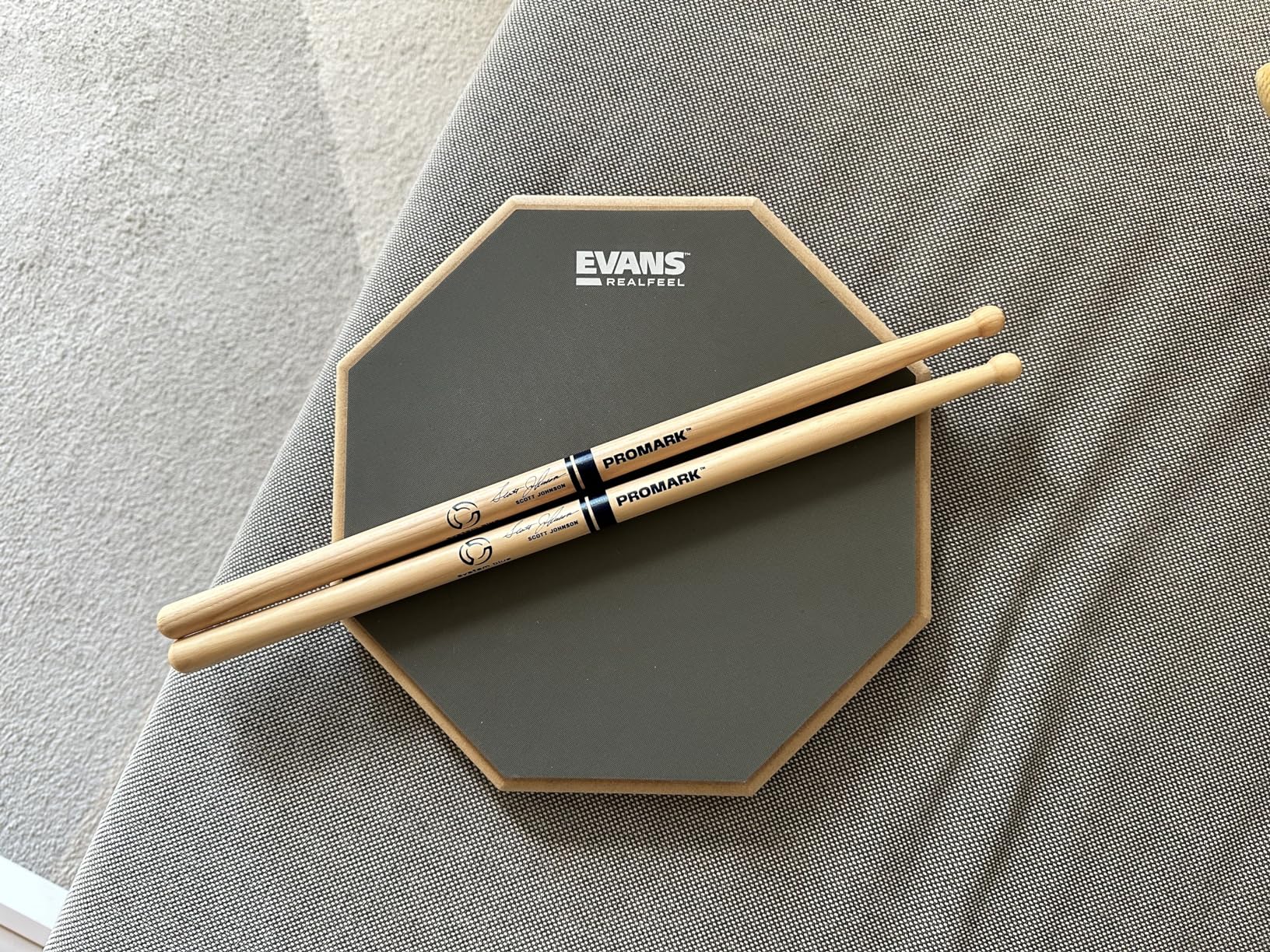 Evans RealFeel Drum Practice Pad - Gum Rubber & Neoprene, 2 Sided, 12 Inch customer photo 2