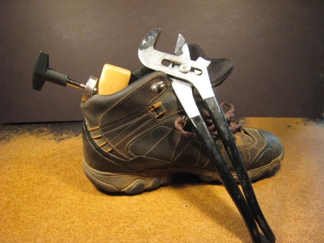 FootFitter Premium Professional 2-Way Shoe Stretcher for Men & Women, Expands Length & Width, Heavy Duty Wood & Steel Design customer photo 1