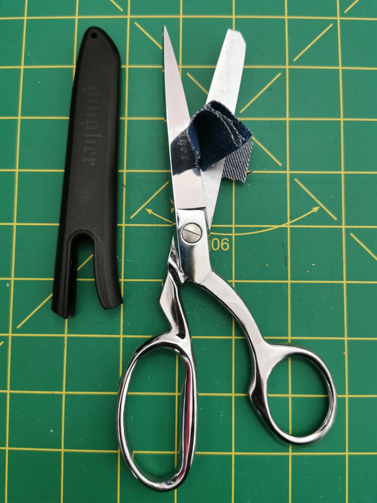 Gingher 8-Inch Micro-Serrated Edge Knife Edge Dressmaker's Shears, Blunt Tip customer photo 1