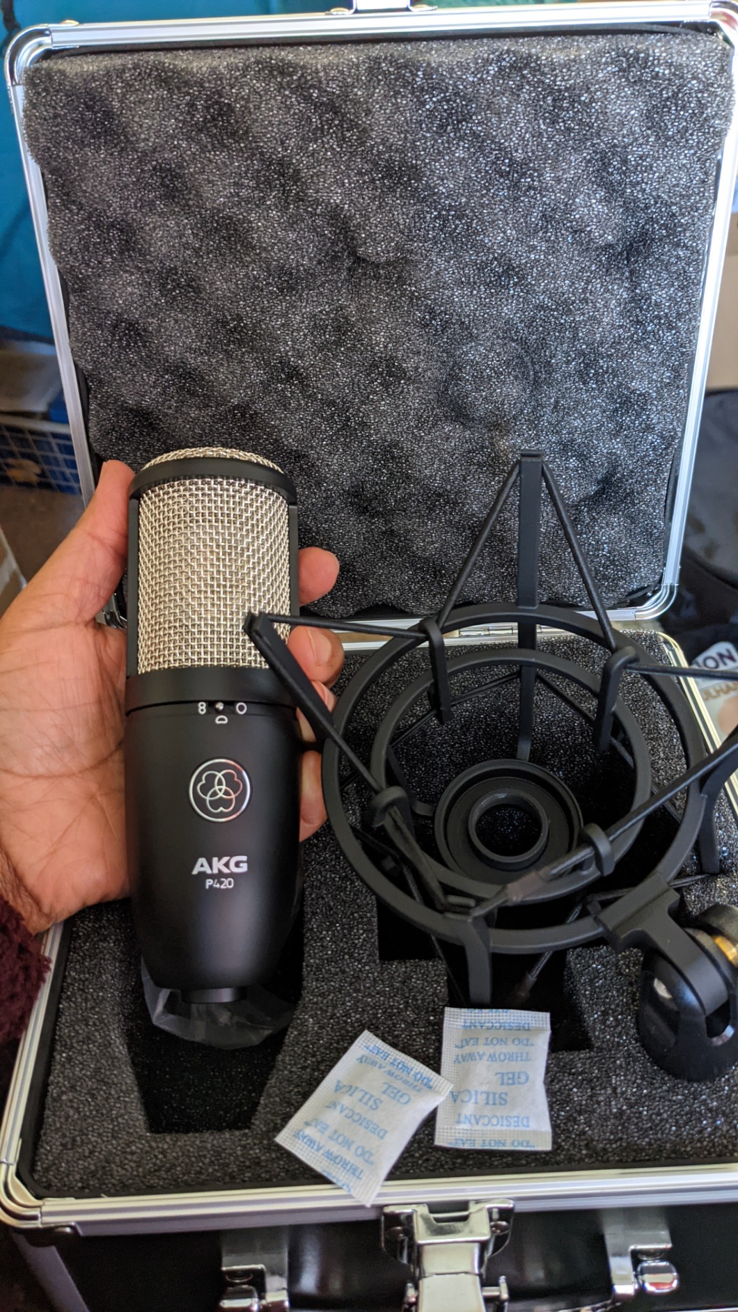 AKG Pro Audio P420 Multi-Pattern Condenser Microphone with Shock Mount and Case. Great for ensemble recording, grand piano, woodwind, brass instruments, drums and percussion customer photo 1
