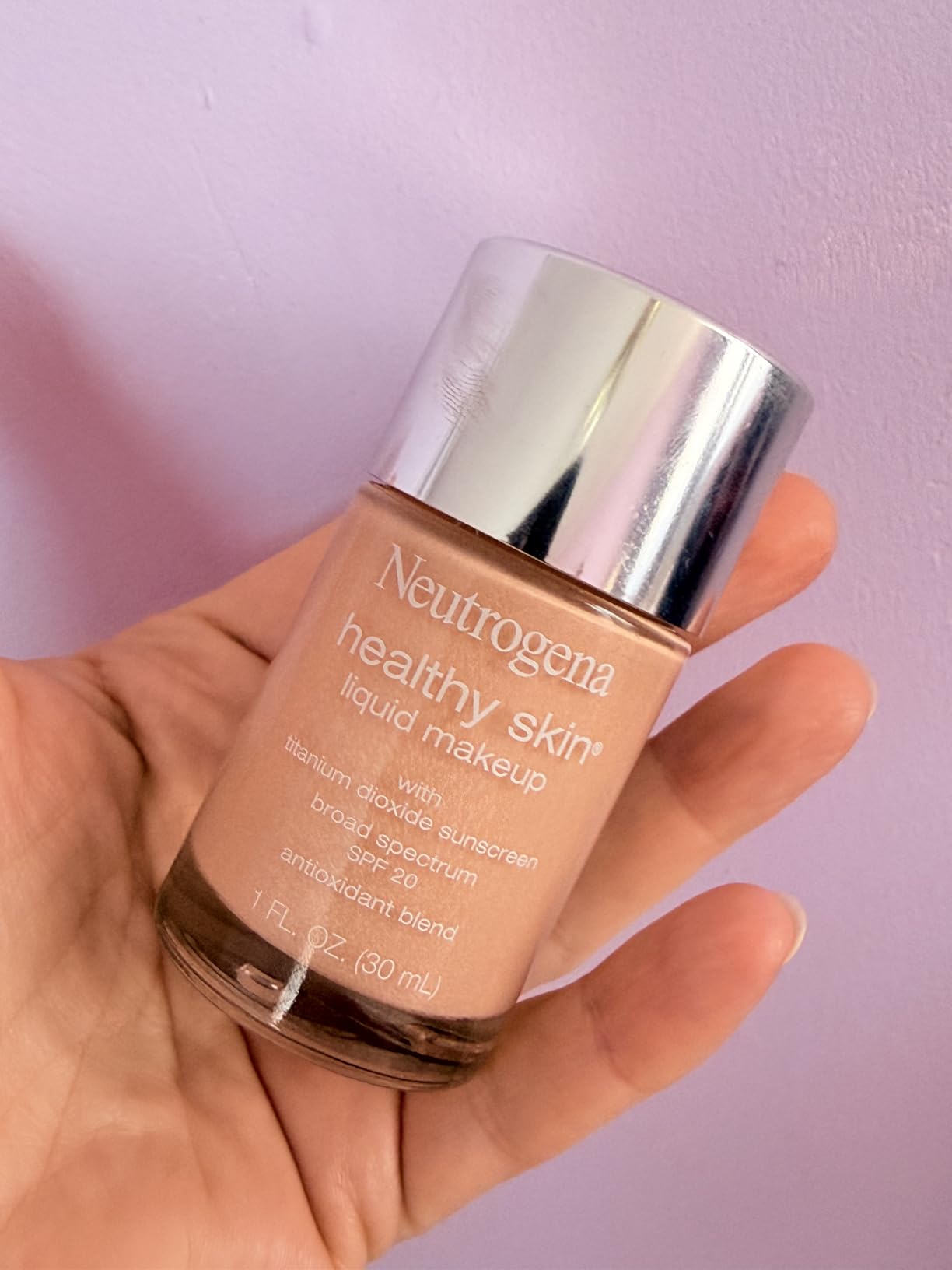 Neutrogena Healthy Skin Liquid Foundation Makeup with Broad Spectrum SPF 20 Sunscreen, Lightweight, Medium Coverage Makeup with Sunscreen and Pro-Vitamin B5, Natural Ivory 20, 1 fl. oz customer photo 2