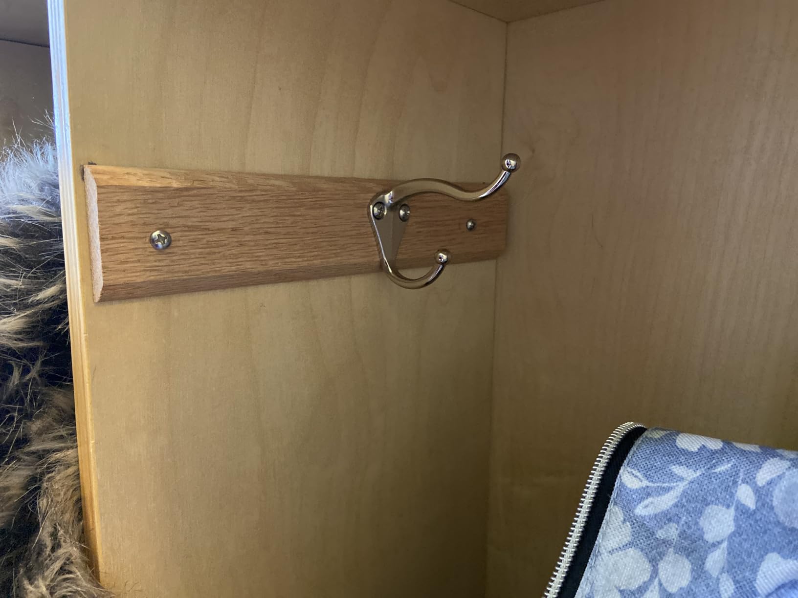 ECR4Kids 5-Section Coat Locker with Bench and Cubby Storage, Classroom Furniture, Natural customer photo 1
