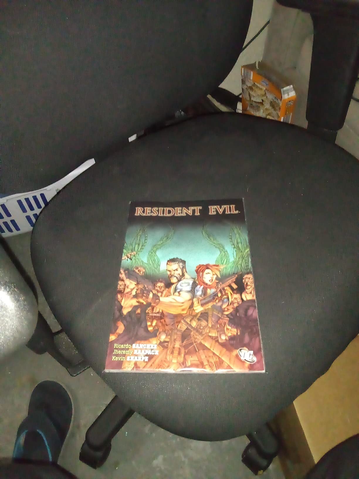 Ultra Pro Resealable Current Size Comic Bags 2-Mil Polypropylene 6-7/8 X 10½ Inches (100-Count) customer photo 1