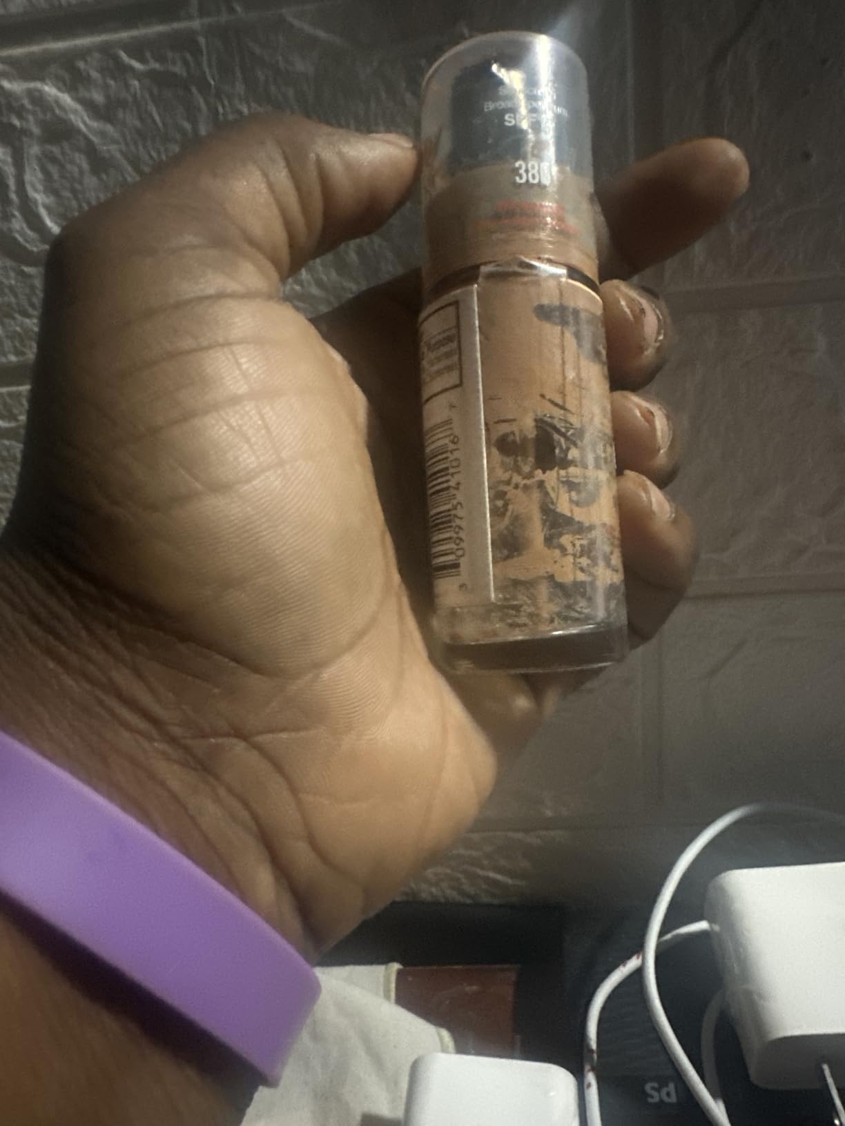 Revlon Liquid Foundation, ColorStay Face Makeup for Combination & Oily Skin, SPF 15, Medium-Full Coverage with Matte Finish, 240 Medium Beige, 1 Fl Oz customer photo 2