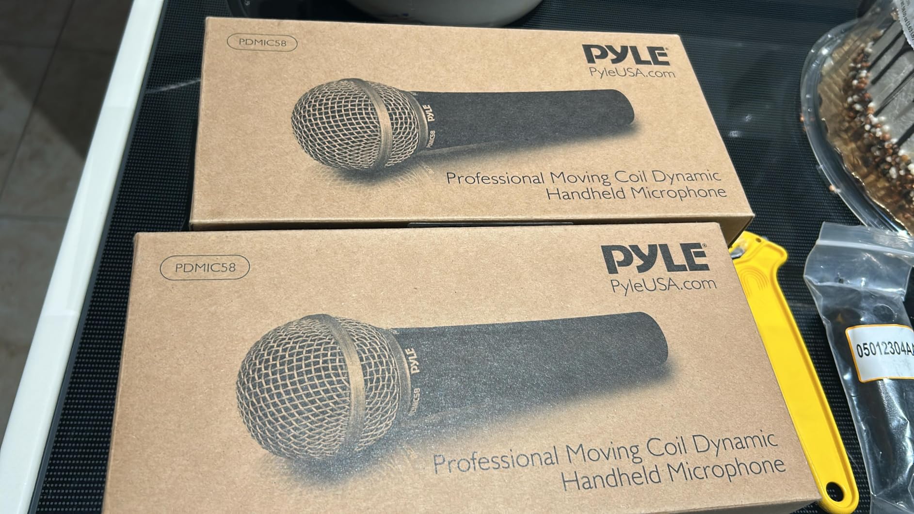 Pyle Microphone, Dynamic Cardioid, XLR Cable Included, Unidirectional, Rugged Construction, Built-in Pop Filter, Perfect for Stage & Studio, High Gain, Ultra-Wide Frequency Response, 15ft Cable customer photo 1