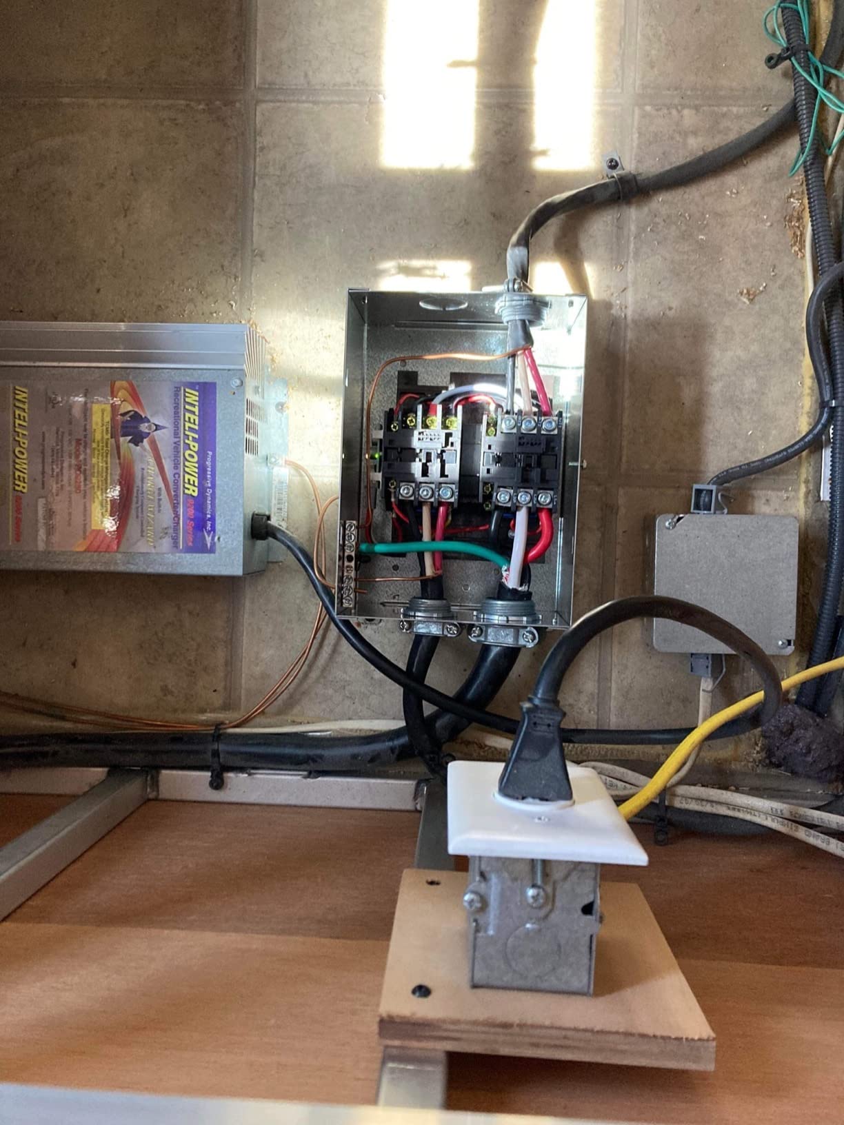 Progressive Dynamics PD52V 5200 Series Automatic Transfer Switch - 240 VAC, 50 Amp customer photo 2