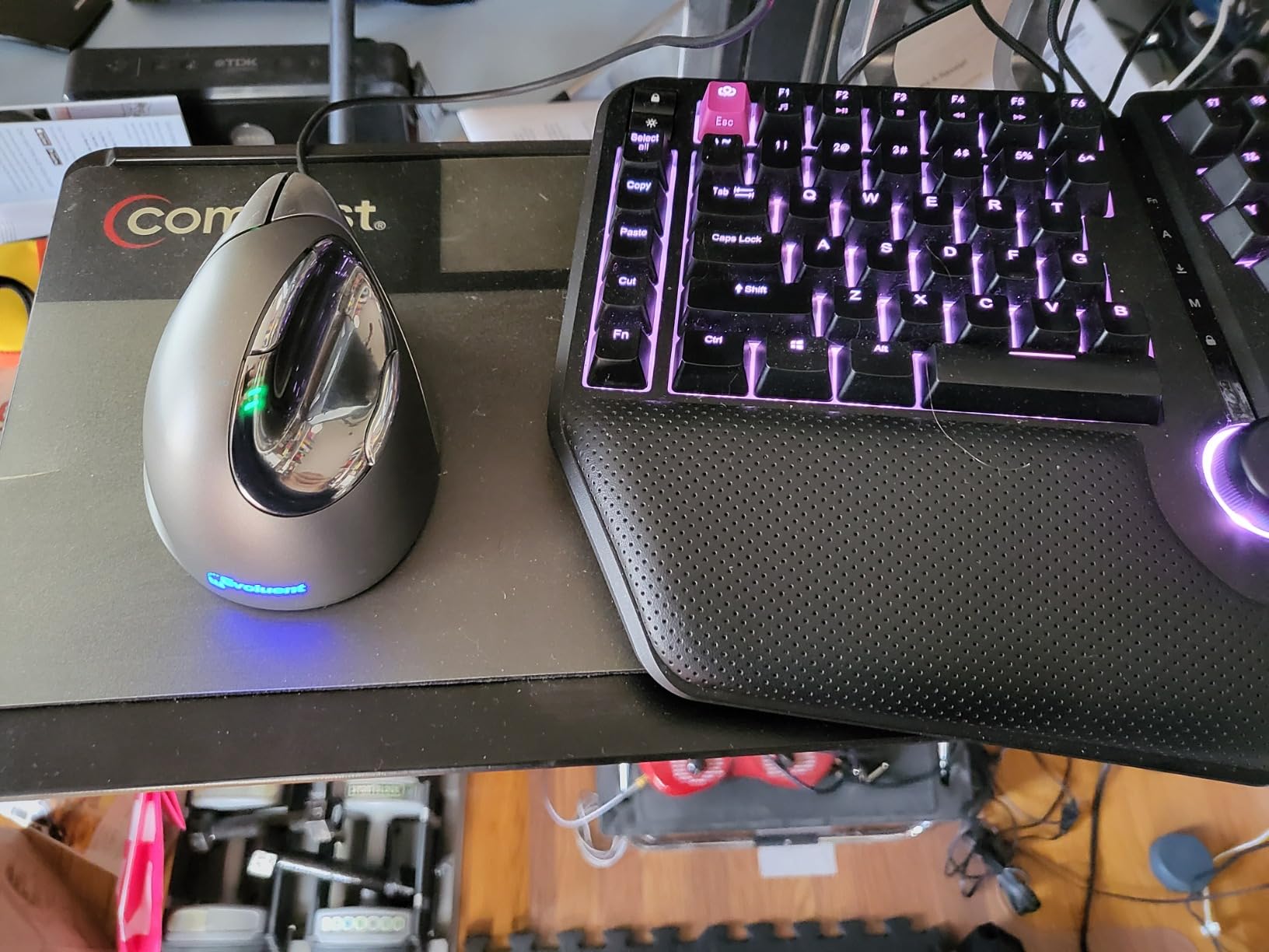 Evoluent - Inventor of The Vertical Mouse - VM4L Ergonomic Vertical Mouse Left Hand Wired USB, Sculpted for Comfort, Reduces Wrist Strain, 4 Speeds, 6 Customizable Buttons in Windows customer photo 2
