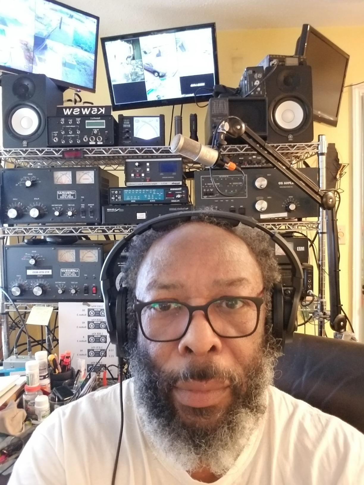 KRK KNS 8400 On-Ear Closed Back Circumaural Studio Monitor Headphones with Volume Control customer photo 1
