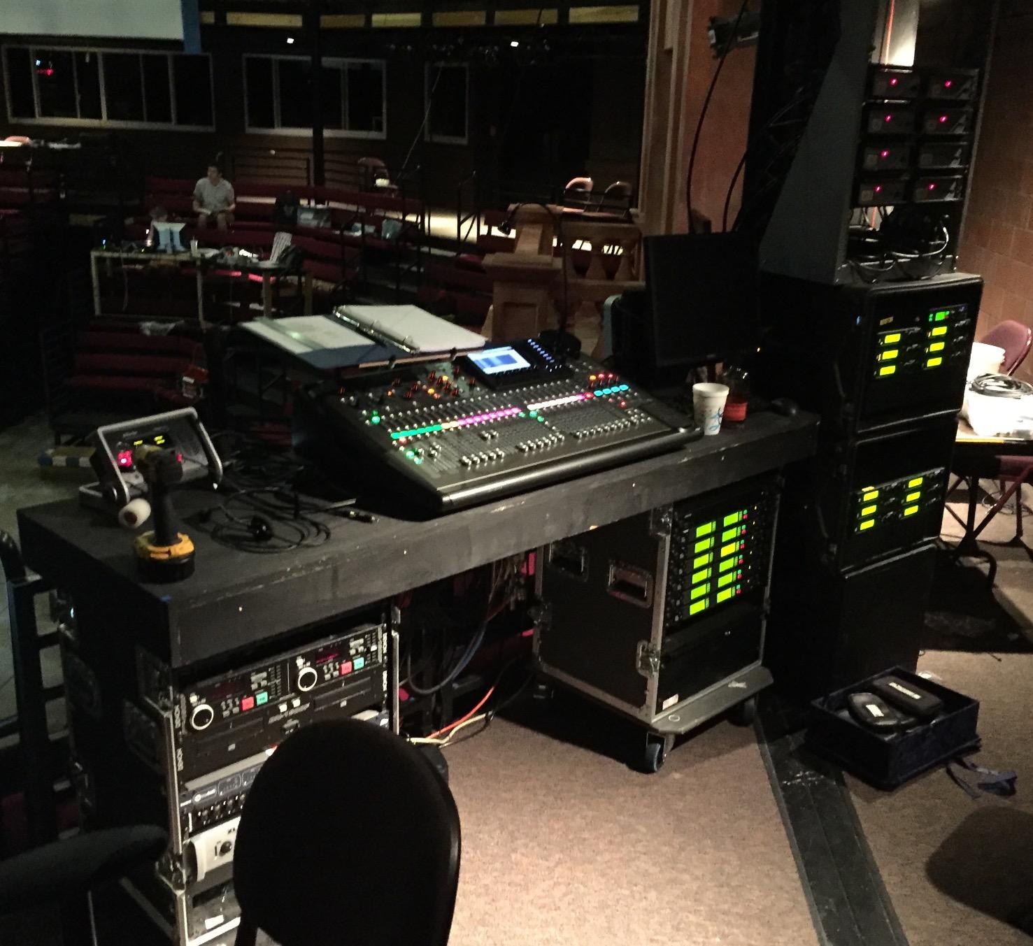 Behringer 32 40-Input 25-Bus Digital Mixing Console, Black (X32) customer photo 1