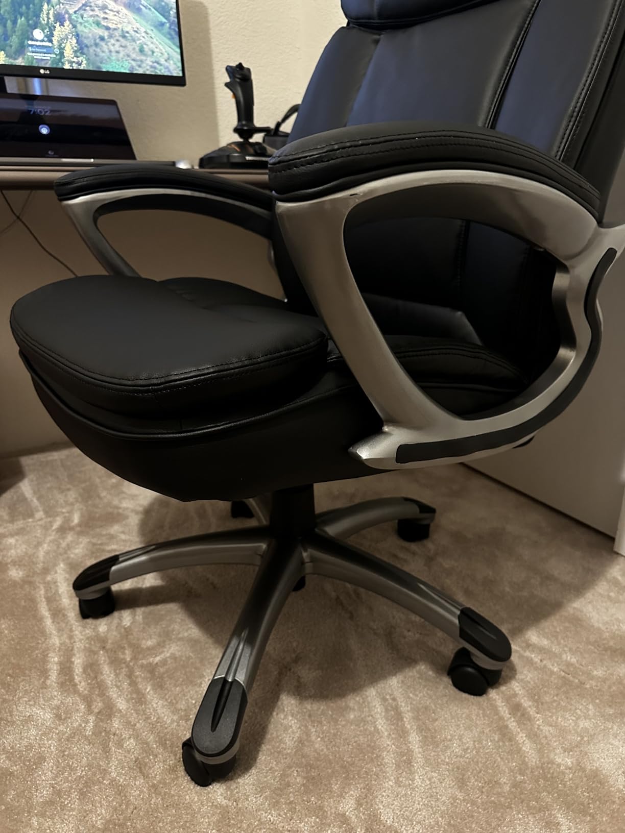Serta Fairbanks Big and Tall Executive Office Chair - Ergonomic High Back Computer Desk Chair with Lumbar Support, Memory Foam Seat Cushion, Padded Armrests, Bonded Leather, 350 lb Capacity - Black customer photo 2