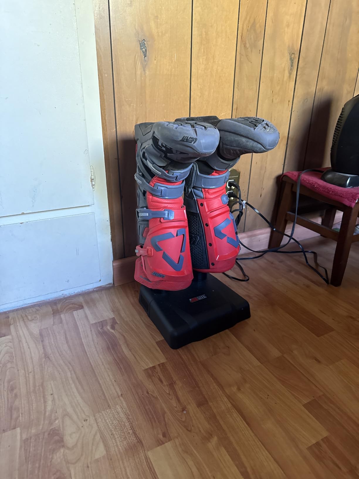 PEET Boot Dryer - Silent Shoe Dryer & Warmer For Work Boots, Gloves & Shoes - Fanless Convection Dry - Helps Reduce Odor customer photo 2