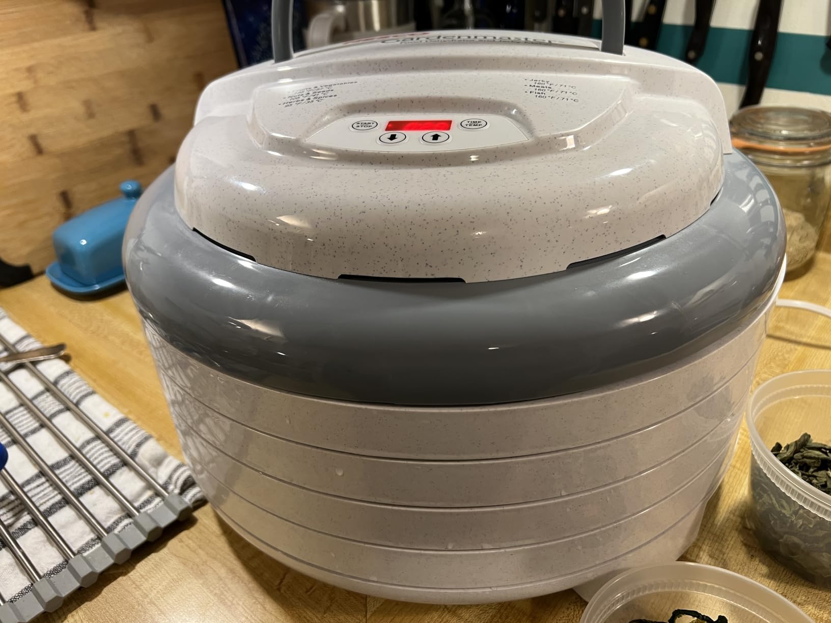 Nesco FD-1040 Gardenmaster Digital Pro Food Dehydrator, for Beef Jerky, Fruit, Herbs, and Snacks, 4 Trays, White customer photo 1