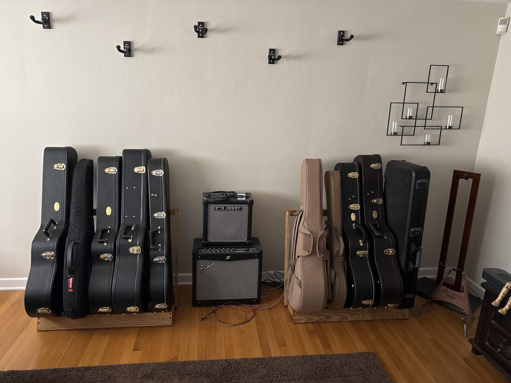 String Swing CC29 Folding Hardwood Guitar Case Rack customer photo 2