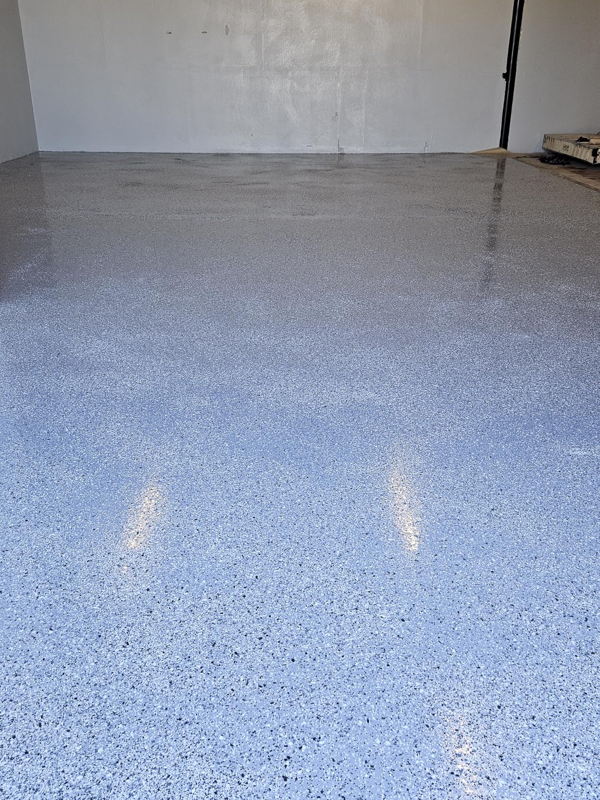 Epoxy Floor Kit - Good Full Kit - Gray Base with Gray Blend Flake - Covers 500 sq. ft. at 9.7 mils Thickness - Ideal for Garage, Basement, Concrete Floors, and More customer photo 1