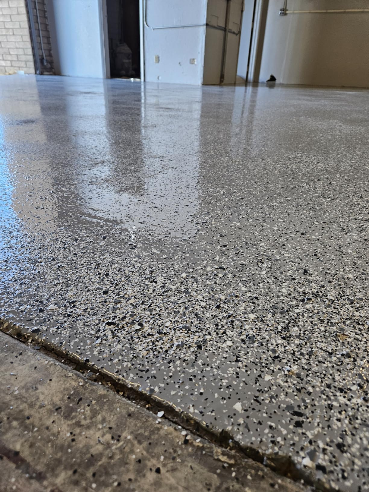 Epoxy Floor Kit - Good Full Kit - Gray Base with Gray Blend Flake - Covers 500 sq. ft. at 9.7 mils Thickness - Ideal for Garage, Basement, Concrete Floors, and More customer photo 2