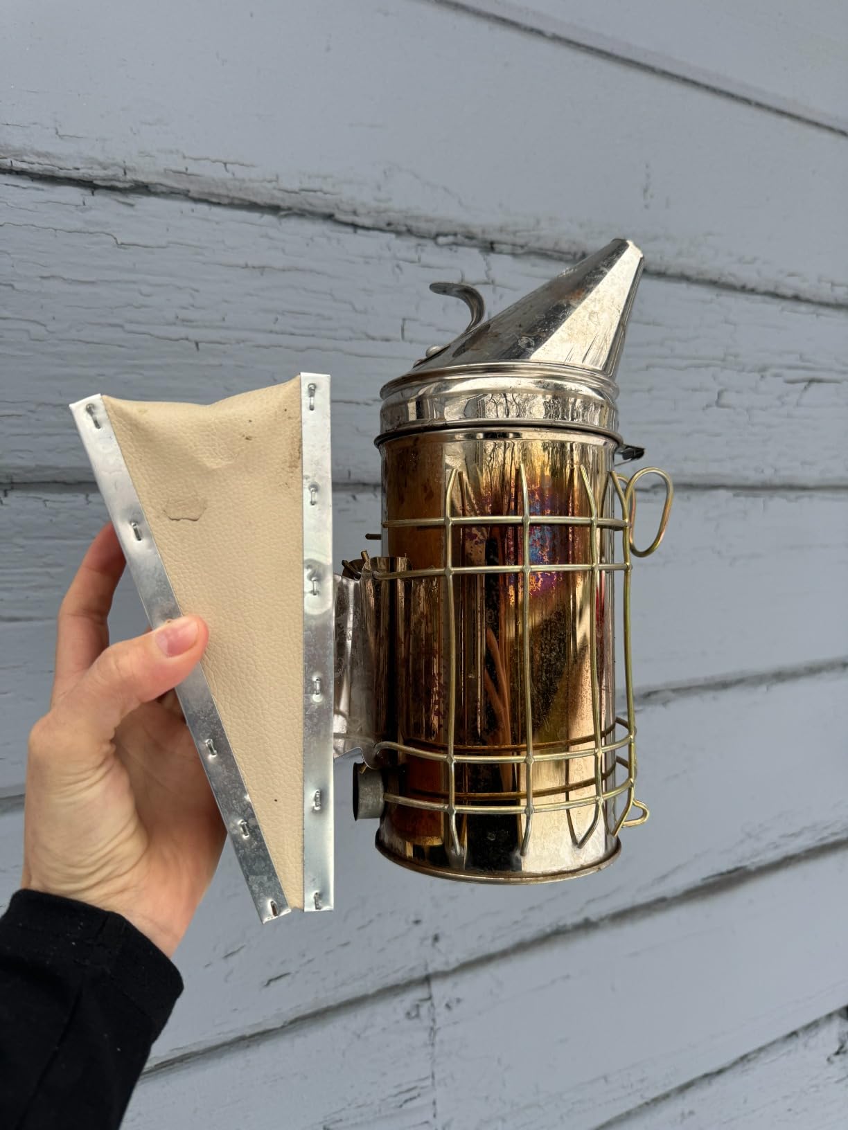 VIVO Large Stainless Steel Bee Hive Smoker with Heat Shield, Beekeeping Equipment Tool Kit, BEE-V001L customer photo 1
