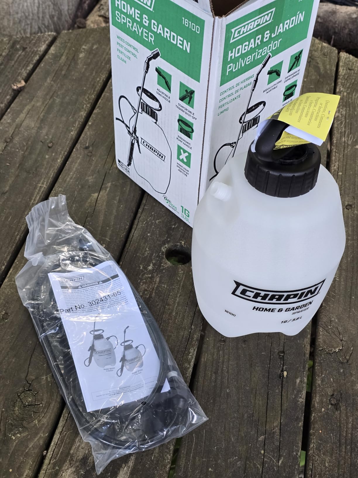 Chapin 16200 Pump Sprayer, 2-Gallon, Lawn & Garden Translucent Poly Tank, Adjustable Cone Nozzle, Ergonomic Handle & in-Tank Filter for Herbicides, Pesticides & Fertilizers customer photo 1
