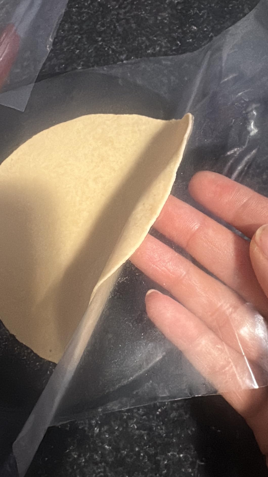 Victoria 8 Inches Cast Iron Tortilla Press, Roti Maker and Tortilladora, Pataconera Seasoned with Flaxseed Oil, Made in Colombia, Traditional Style, Black customer photo 1