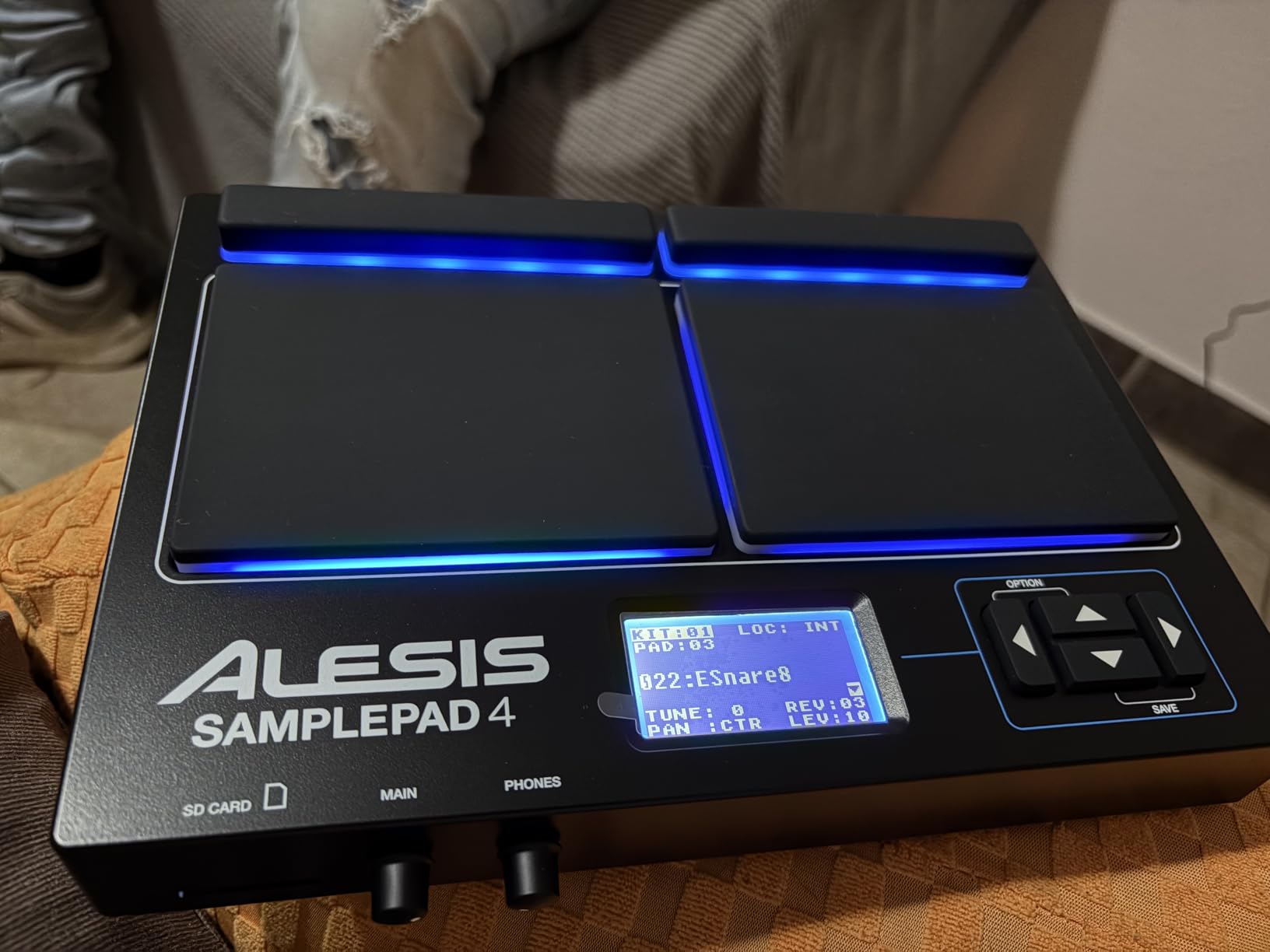 Alesis SamplePad Pro - Percussion and Sample-Triggering Instrument with 8 Velocity-Sensitive Drum Pads, 200+ Built-In Sounds customer photo 1