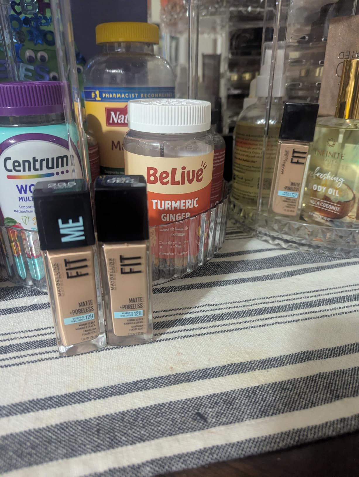 Maybelline Fit Me Matte + Poreless Liquid Oil-Free Foundation Makeup, Ivory, 1 Count (Packaging May Vary) customer photo 1