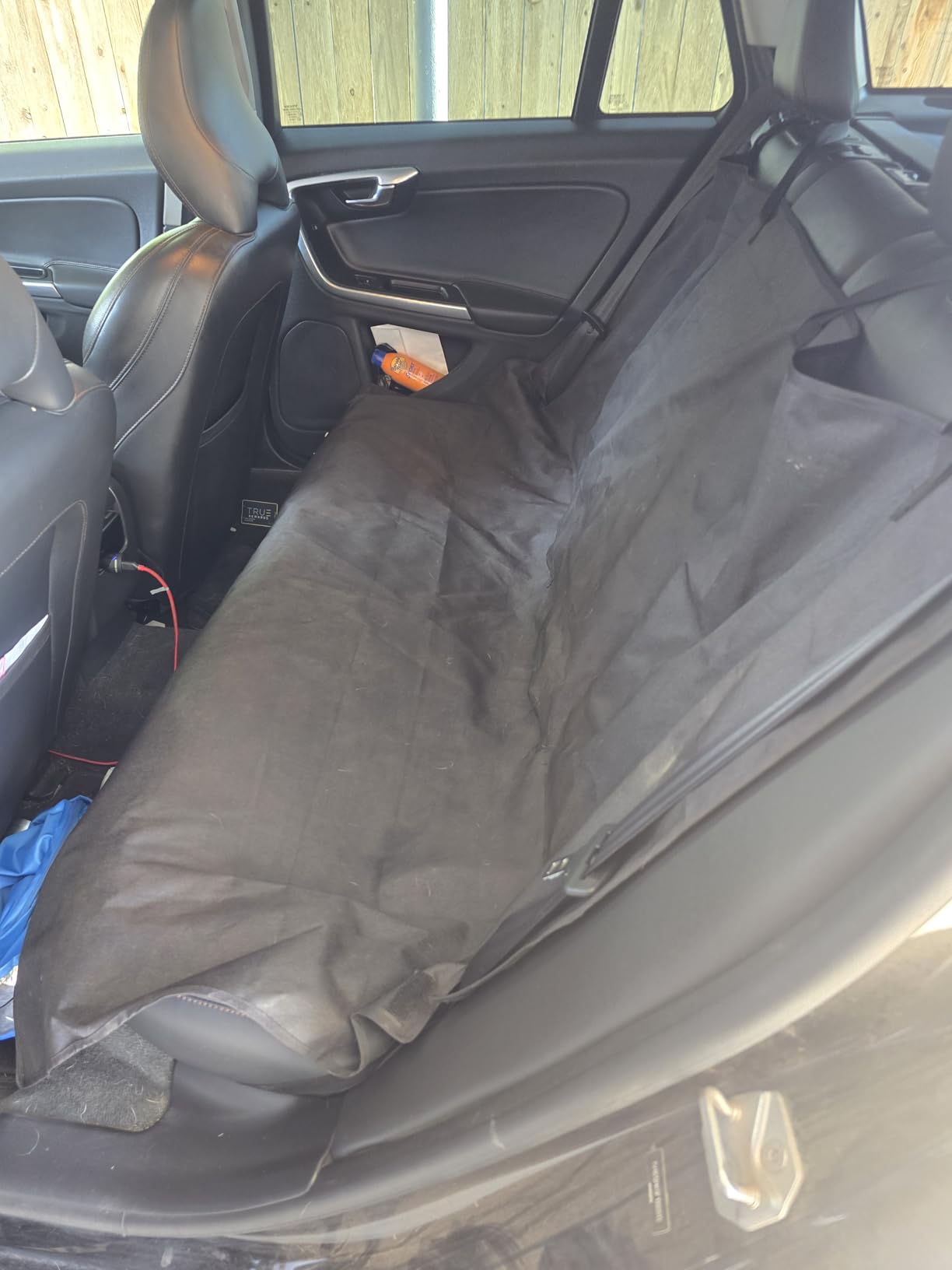 Amazon Basics Waterproof Dog Car Seat Cover, Scratch Proof Protector for Pet, Car Back Bench, 56 x 47 inch, Black customer photo 2