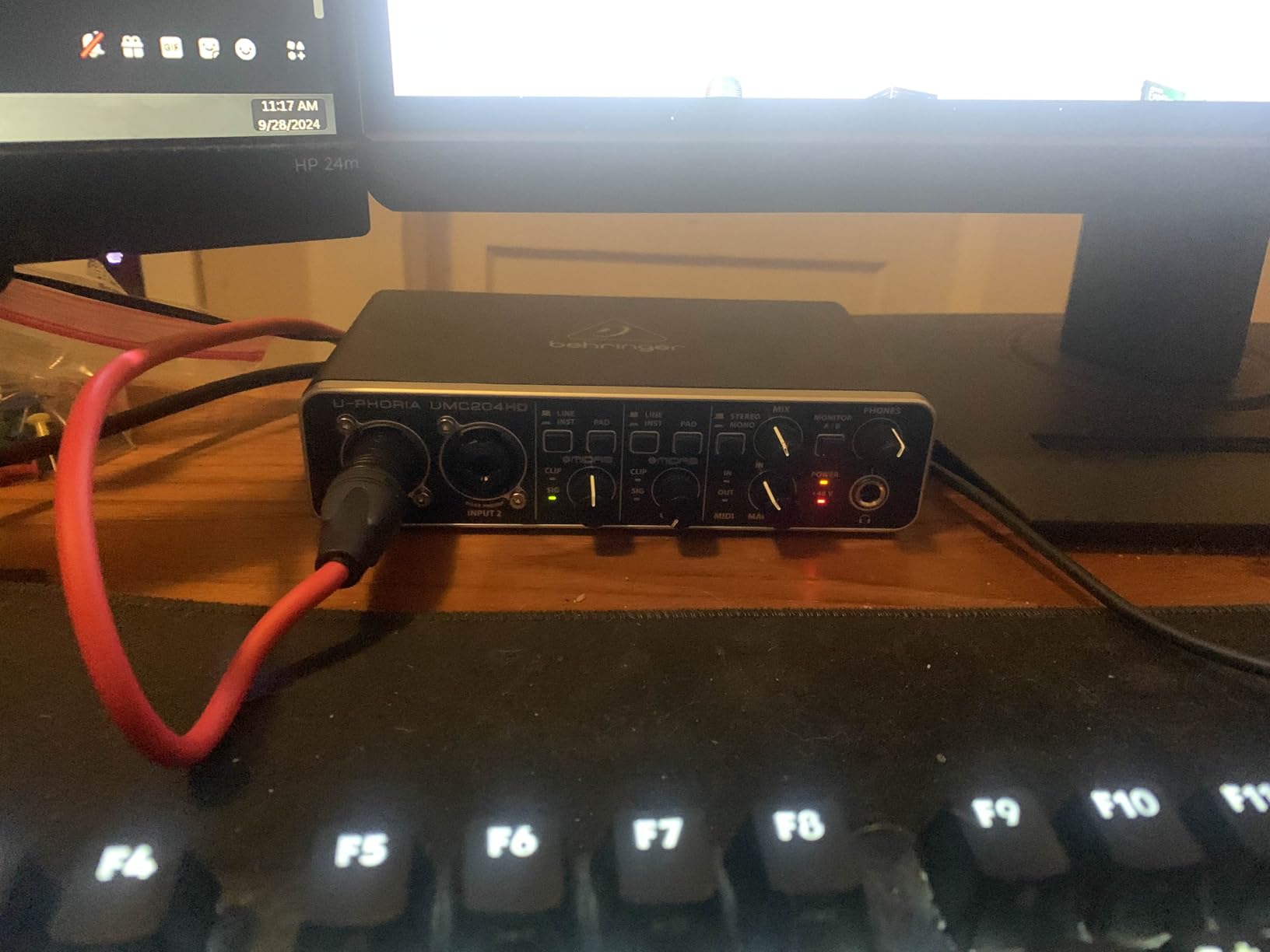 Behringer UMC204HD Audiophile 2x4, 24-Bit/192 kHz USB Audio/MIDI Interface with Midas Mic Preamplifiers customer photo 2