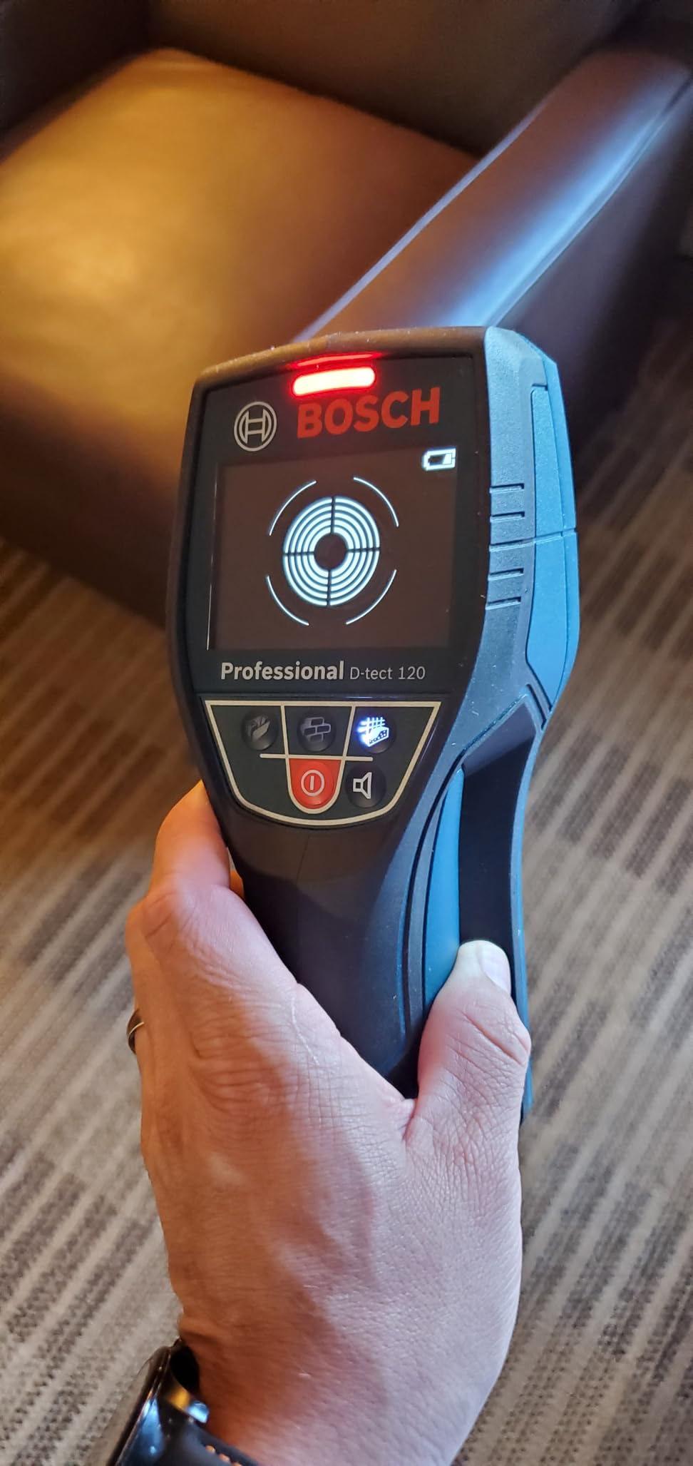 BOSCH D-TECT120 Professional Wall Scanner and Floor Radar, Multi-Material Stud Finder for Wood, Metal, and Live Wire Detection (Includes Battery and Charger) customer photo 1