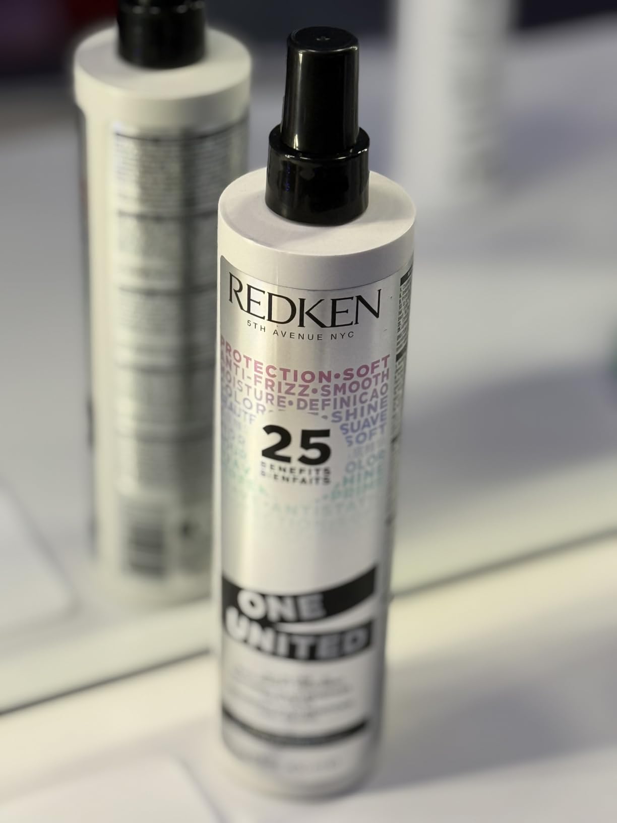 Redken One United All-In-One Leave-In Conditioner - Multi-Benefit Leave-In Treatment For All Hair Types, Heat Protectant and Detangler Spray, Paraben-Free customer photo 2