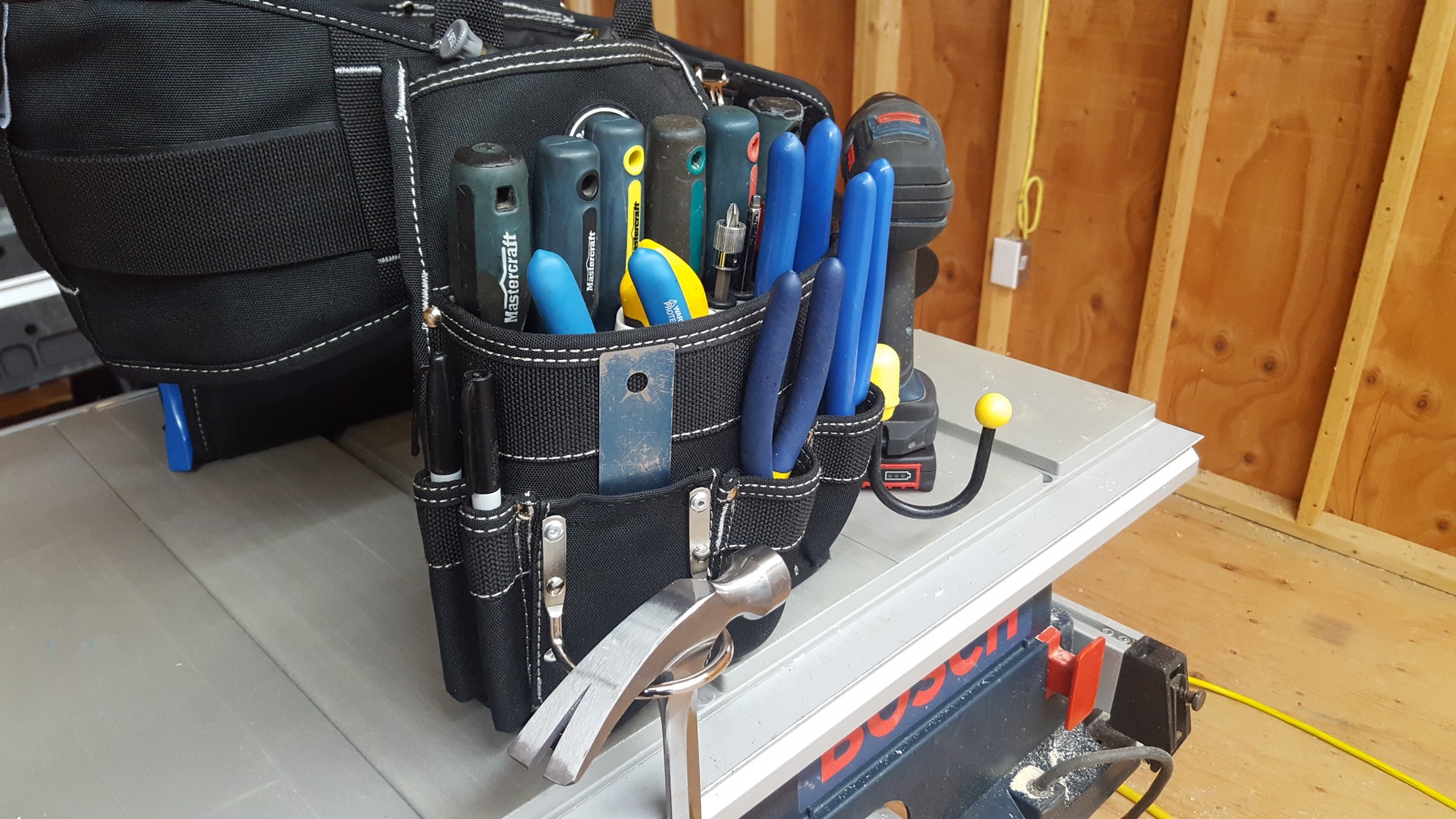 Gatorback B240 Electrician's Combo With Pro-Comfort Back Support Belt. Heavy Duty Work Belt (Medium 31-35 Inches) customer photo 2