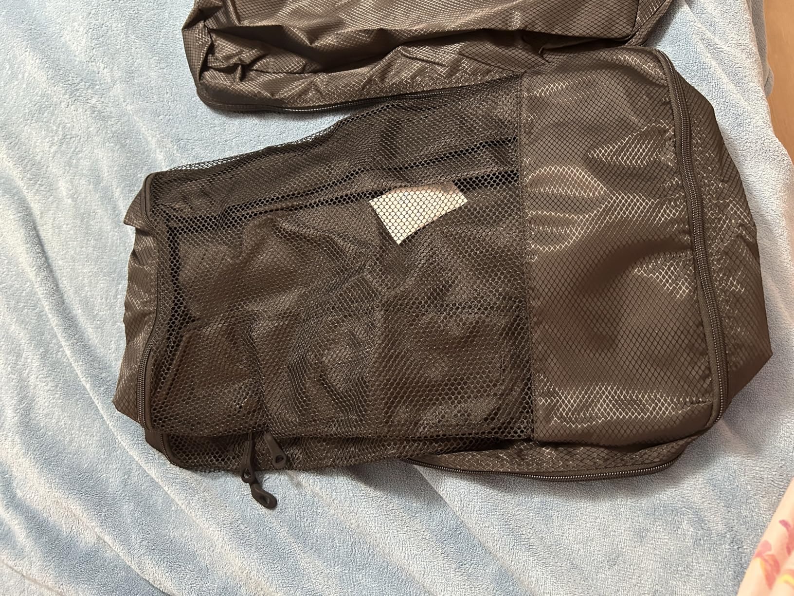 Amazon Essentials 4-Piece Packing Cubes Travel Accessories Set, Luggage Organizer, Suitcase Organizer with Double Zipper, Mesh Top, Space-Saving, Large, Gray (Previously Amazon Basics) customer photo 1