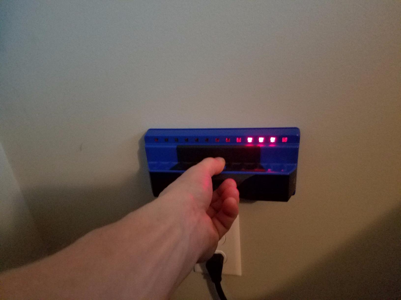 Franklin Sensors ProSensor 710+ Stud Finder with 13-Sensors, Wood & Metal Stud Detector/Wall Scanner, Built-in Bubble Level customer photo 1