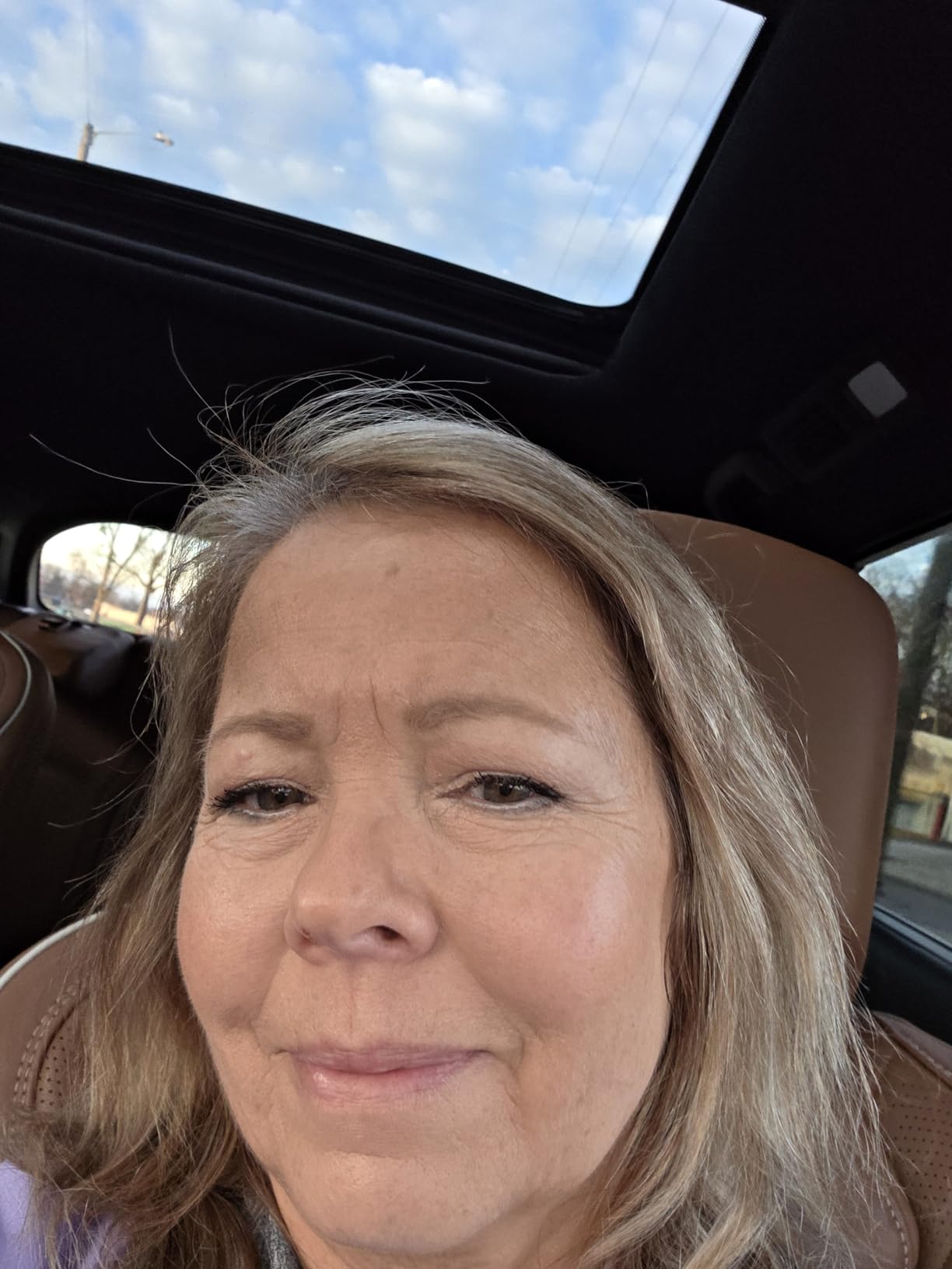 Neutrogena Retinol Treatment & Tinted Facial Moisturizer, Healthy Skin Anti-Aging Perfector, Broad Spectrum SPF 20 Sunscreen & Titanium Dioxide, Blendable Sheer Coverage, 30 Light to Neutral, 1 fl. Oz customer photo 2