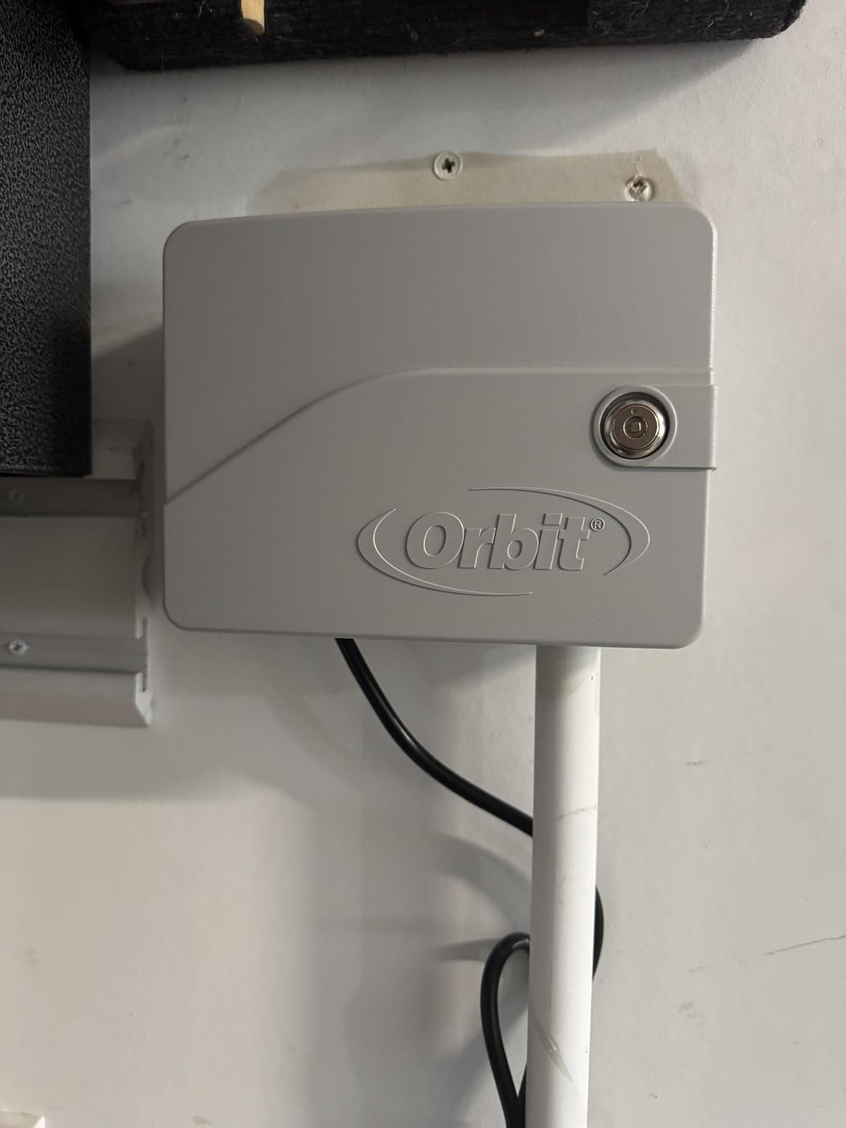 Orbit B-hyve Smart Indoor/Outdoor Sprinkler Controller - 12-Zone - App Controlled Smart Controller with Custom Irrigation Schedules - Weatherproof Multi-Zone Sprinkler System - 57950 customer photo 1