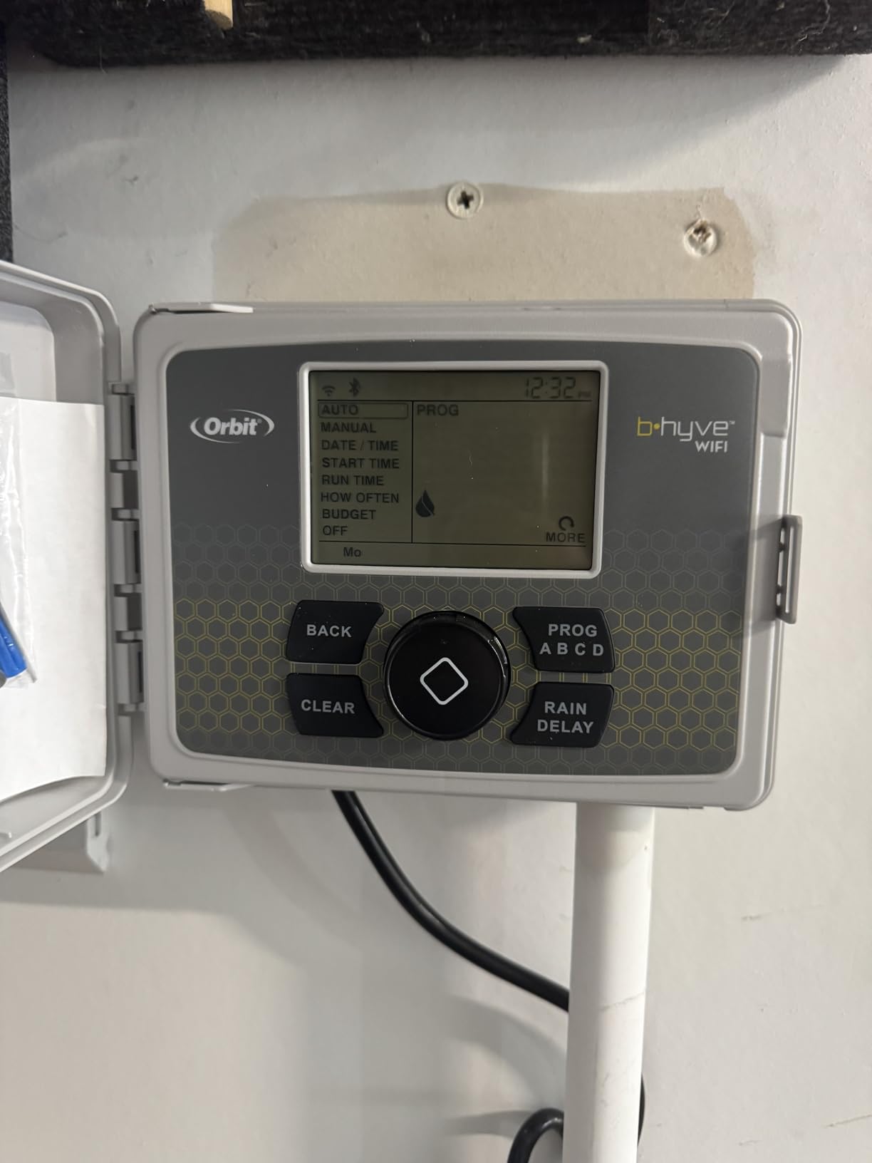 Orbit B-hyve Smart Indoor/Outdoor Sprinkler Controller - 12-Zone - App Controlled Smart Controller with Custom Irrigation Schedules - Weatherproof Multi-Zone Sprinkler System - 57950 customer photo 2