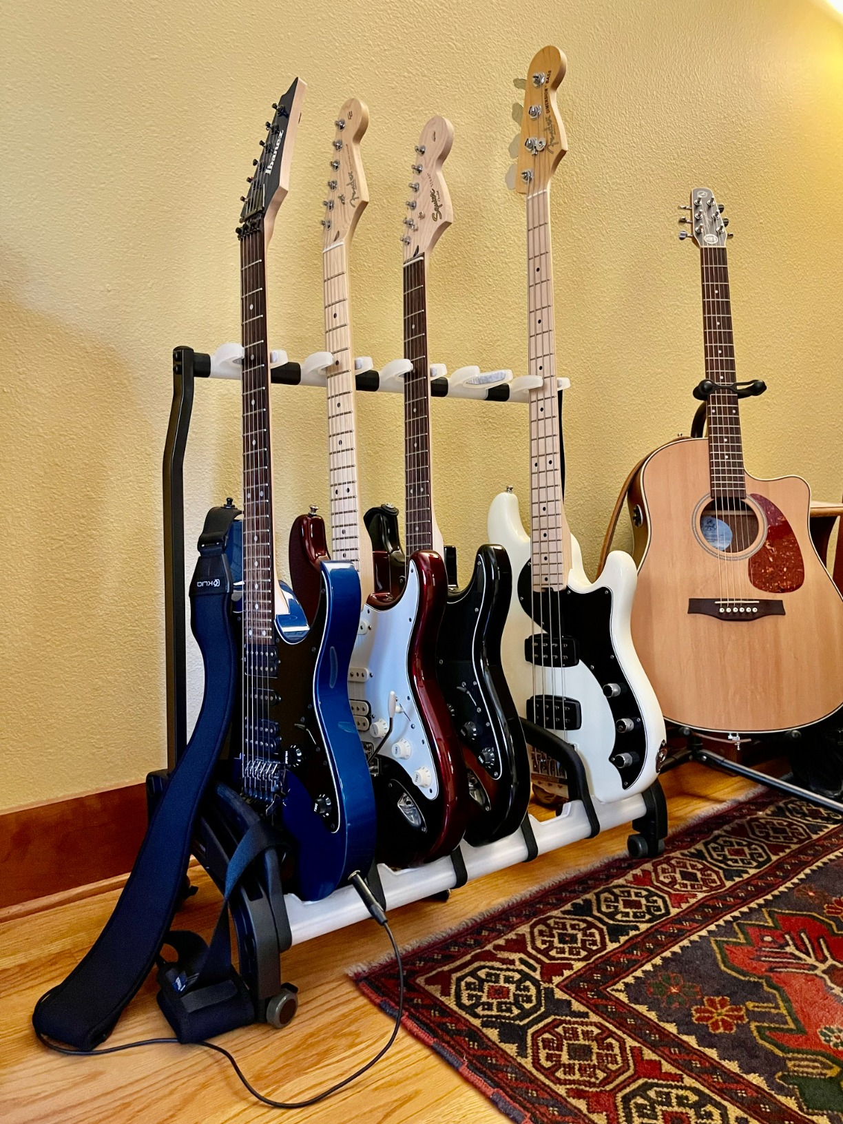 Konig & Meyer 17525.016.00 Guardian 5 Guitar Stand | Sturdy Holds Five Electric/Bass Guitars Rack-Style | Protective Supports | Space Saver customer photo 2